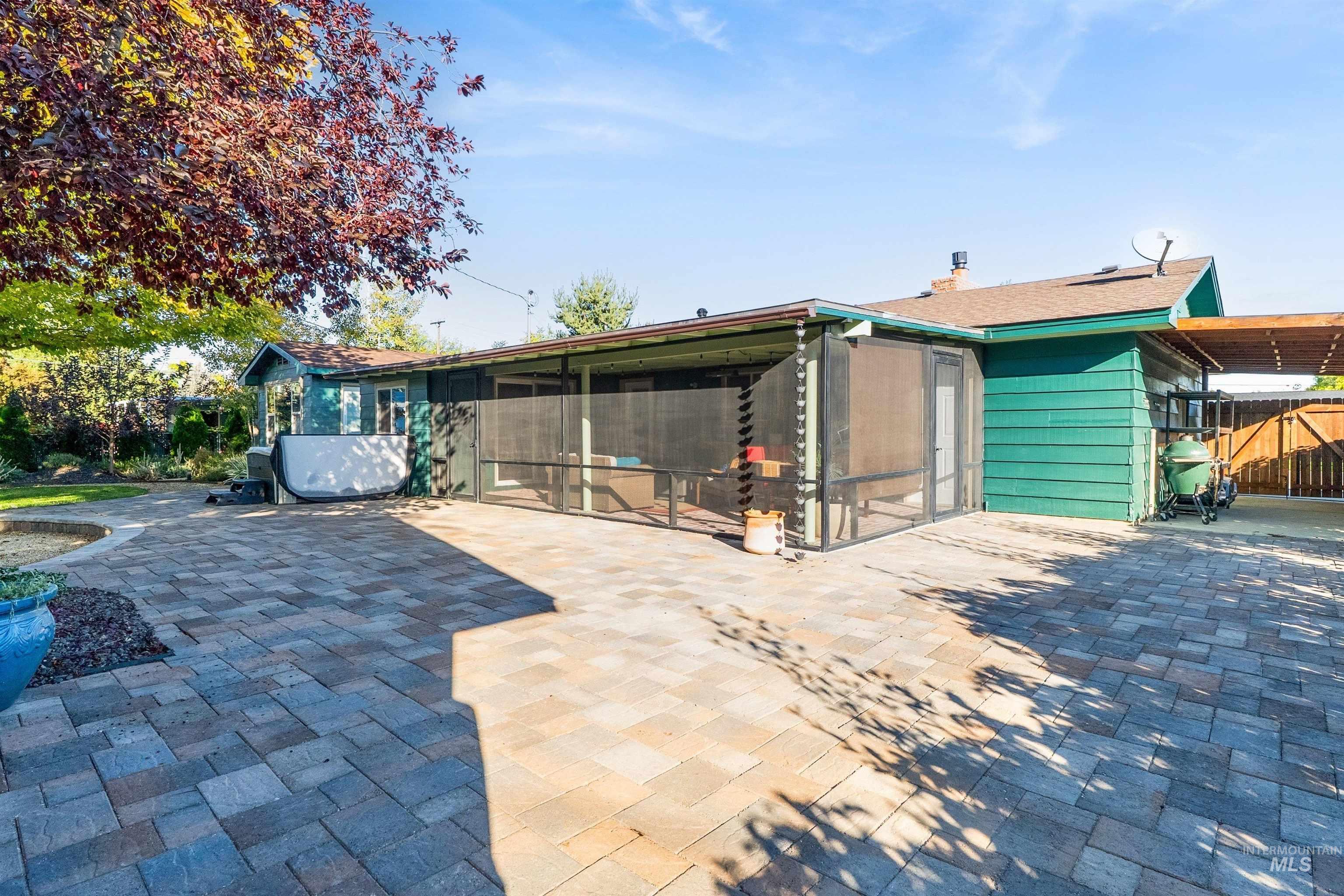 6709 W Newman Street, Boise, Idaho 83704-6137, 3 Bedrooms, 2 Bathrooms, Residential For Sale, Price $575,000, 98971156