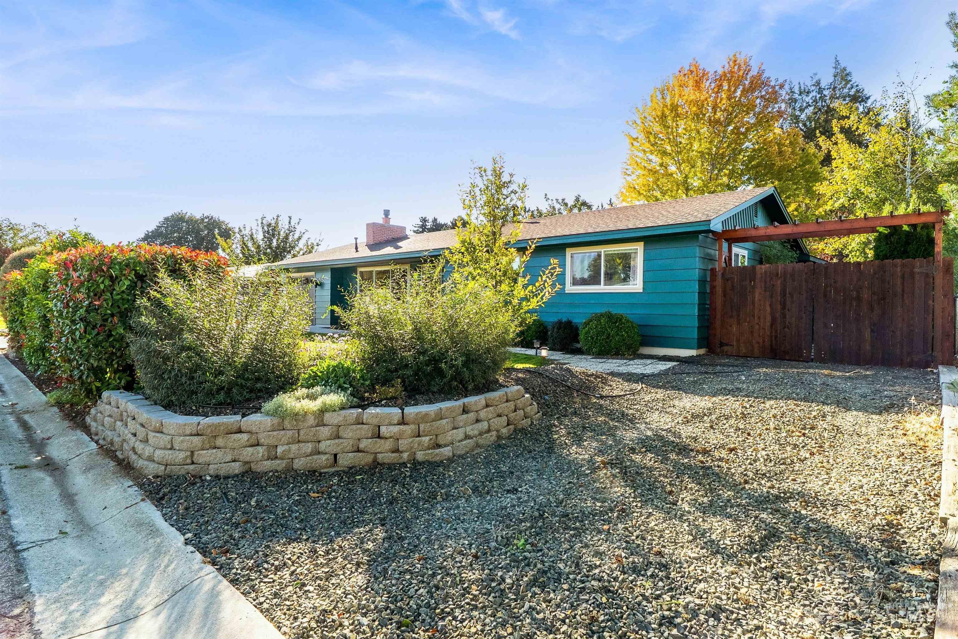 6709 W Newman Street, Boise, Idaho 83704-6137, 3 Bedrooms, 2 Bathrooms, Residential For Sale, Price $575,000, 98971156