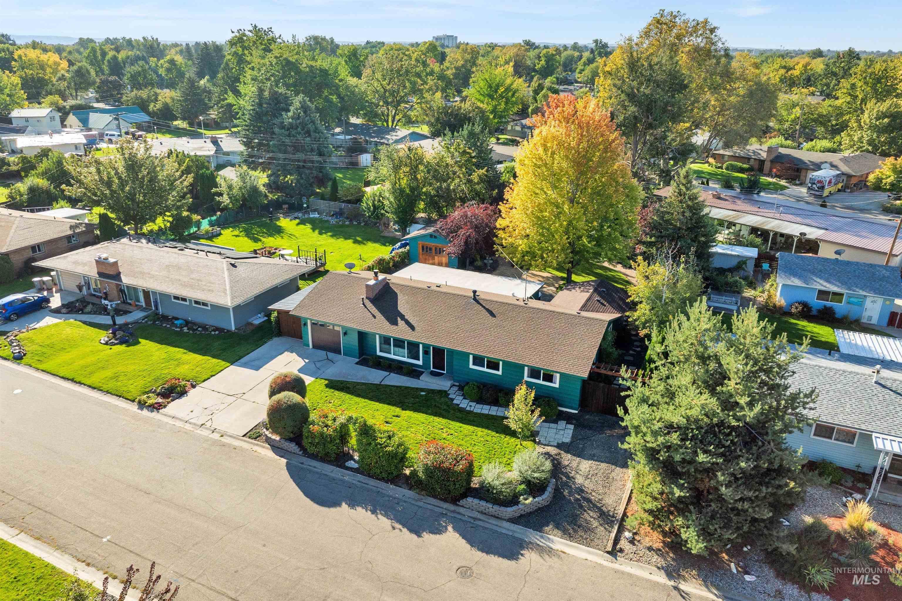 6709 W Newman Street, Boise, Idaho 83704-6137, 3 Bedrooms, 2 Bathrooms, Residential For Sale, Price $575,000, 98971156