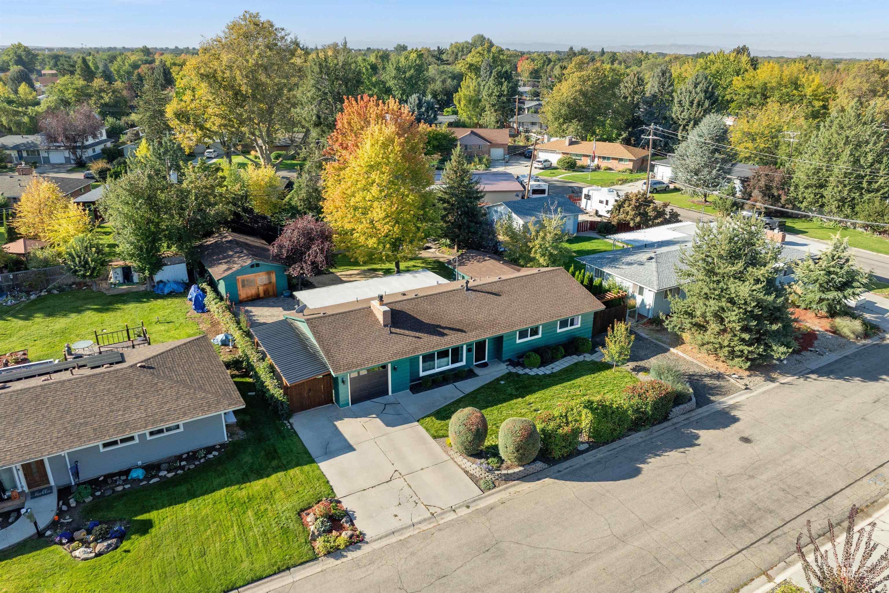 6709 W Newman Street, Boise, Idaho 83704-6137, 3 Bedrooms, 2 Bathrooms, Residential For Sale, Price $575,000, 98971156