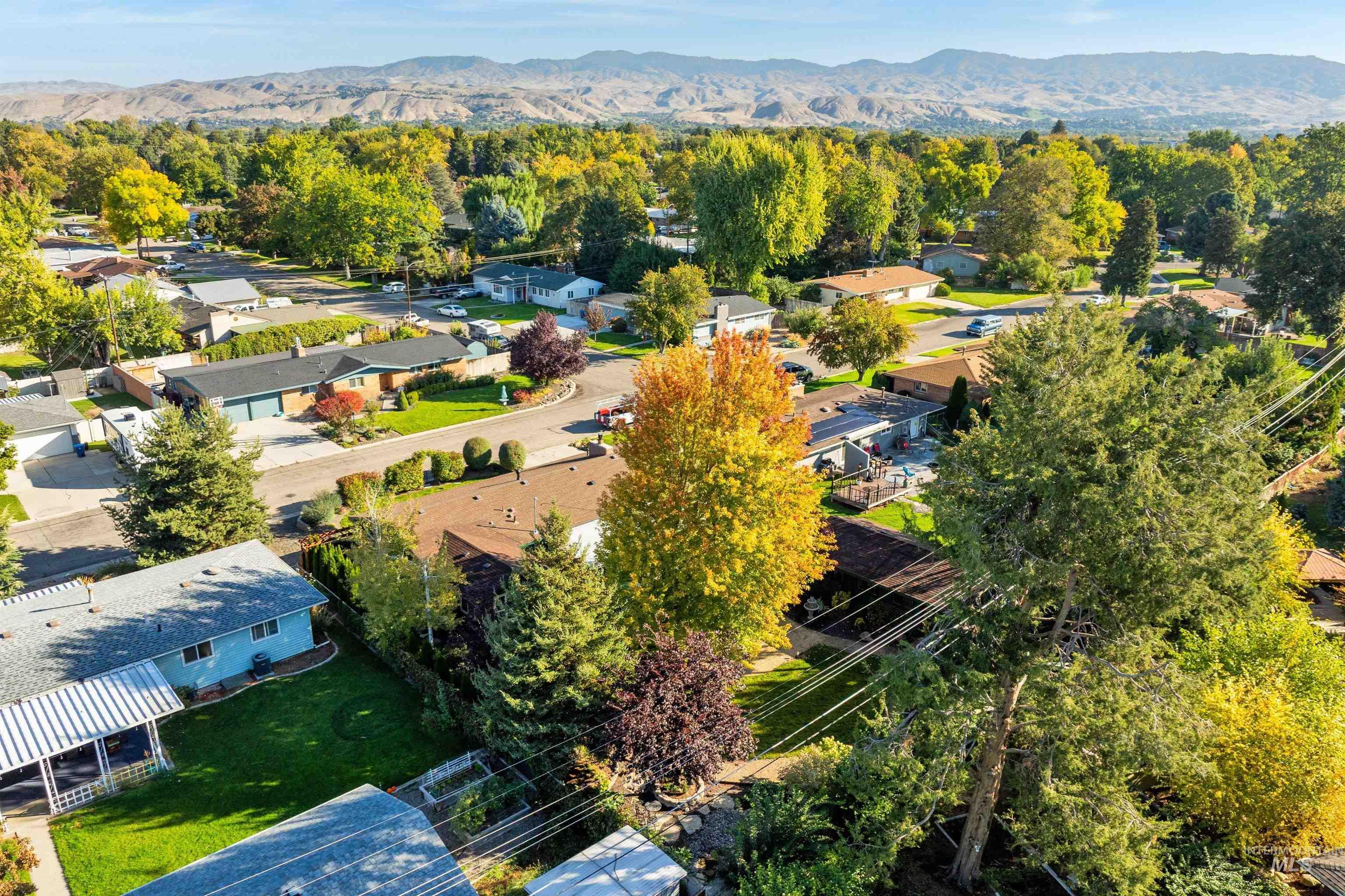 6709 W Newman Street, Boise, Idaho 83704-6137, 3 Bedrooms, 2 Bathrooms, Residential For Sale, Price $575,000, 98971156