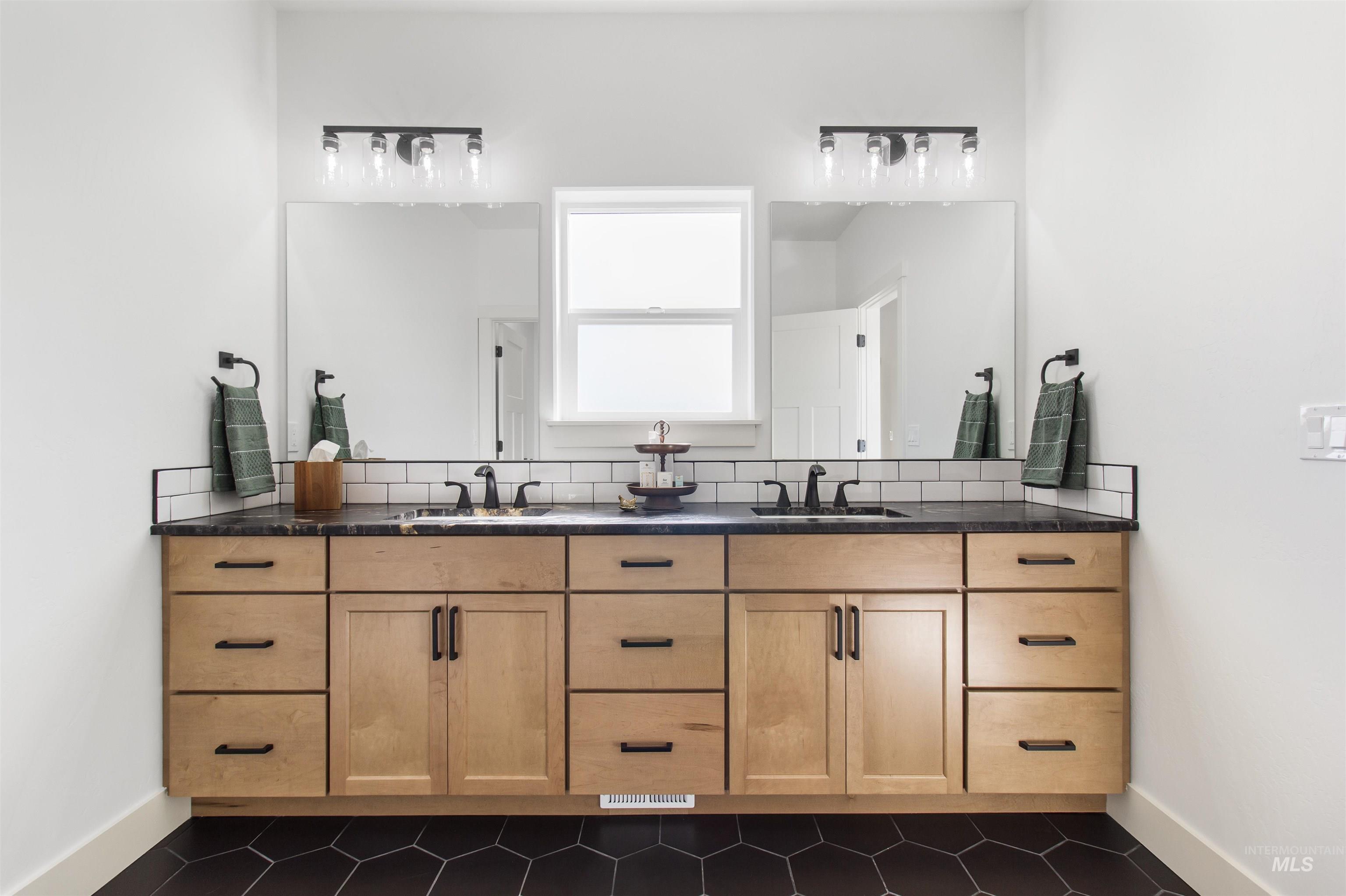 514 Full Moon Way, Twin Falls, Idaho 83301, 3 Bedrooms, 2.5 Bathrooms, Residential For Sale, Price $695,000, 98971168