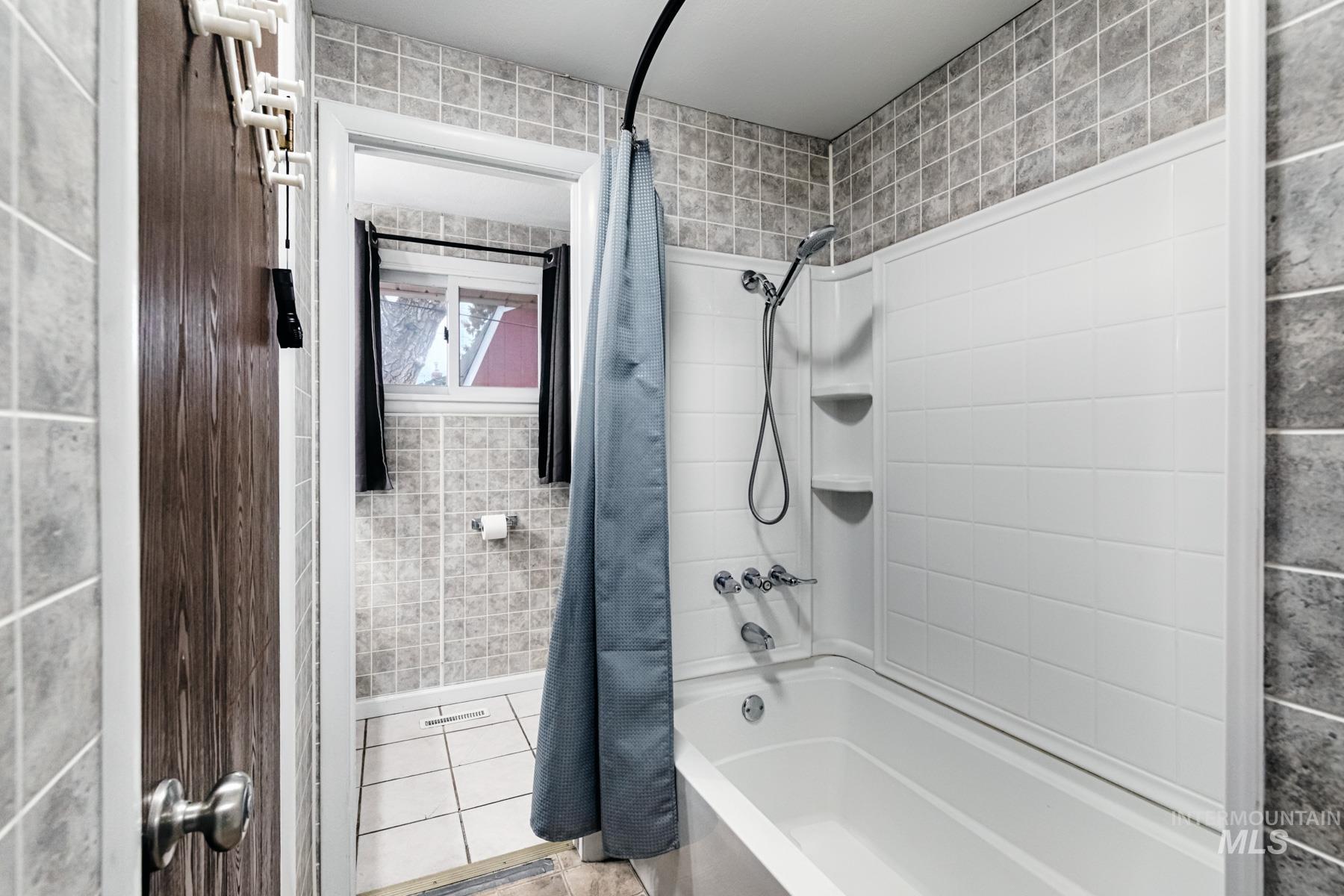 819 S Powerline Rd, Nampa, Idaho 83686, 7 Rooms, Business/Commercial For Sale, Price $650,000,MLS 98971176