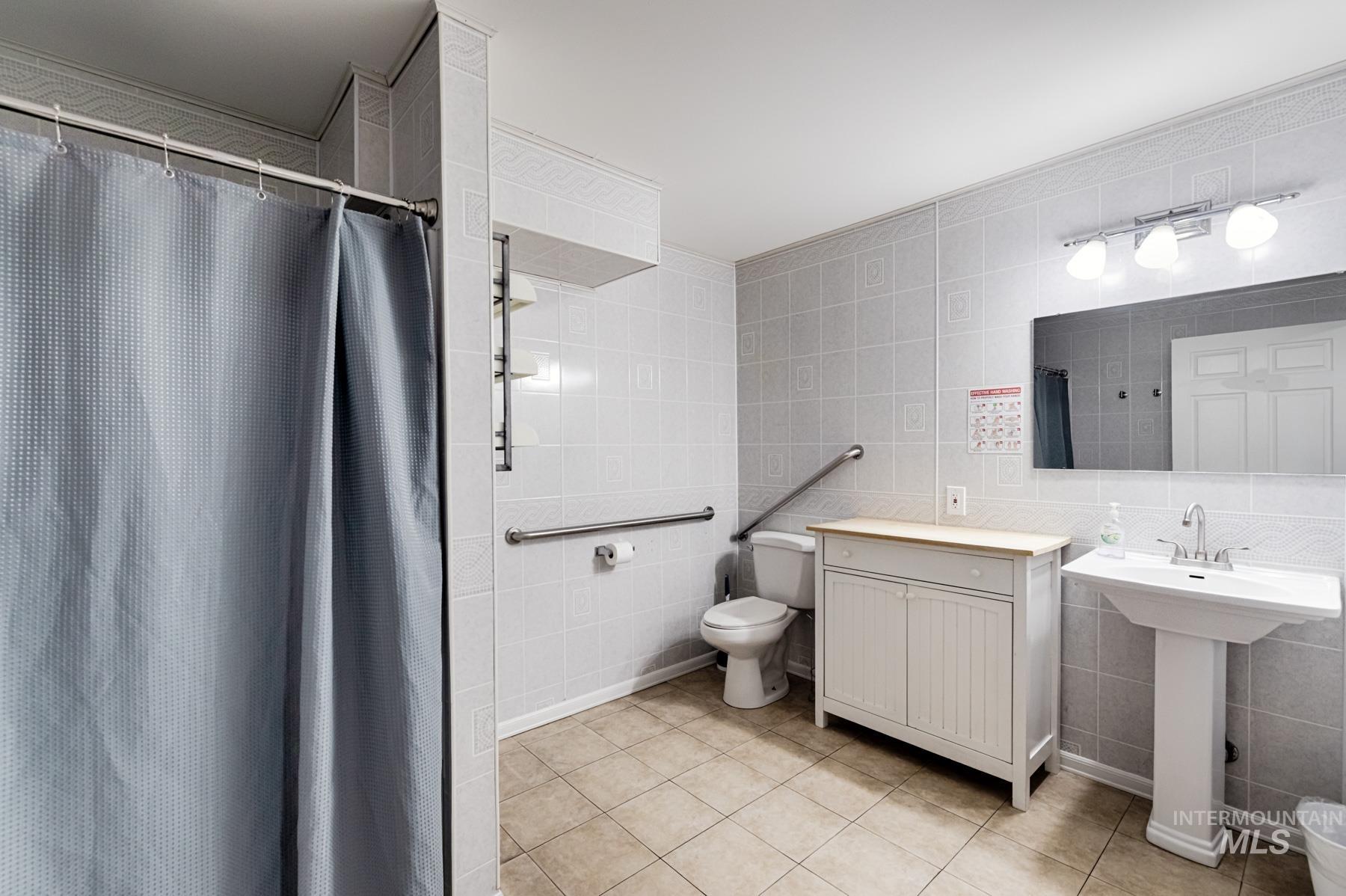 819 S Powerline Rd, Nampa, Idaho 83686, 7 Rooms, Business/Commercial For Sale, Price $650,000,MLS 98971176