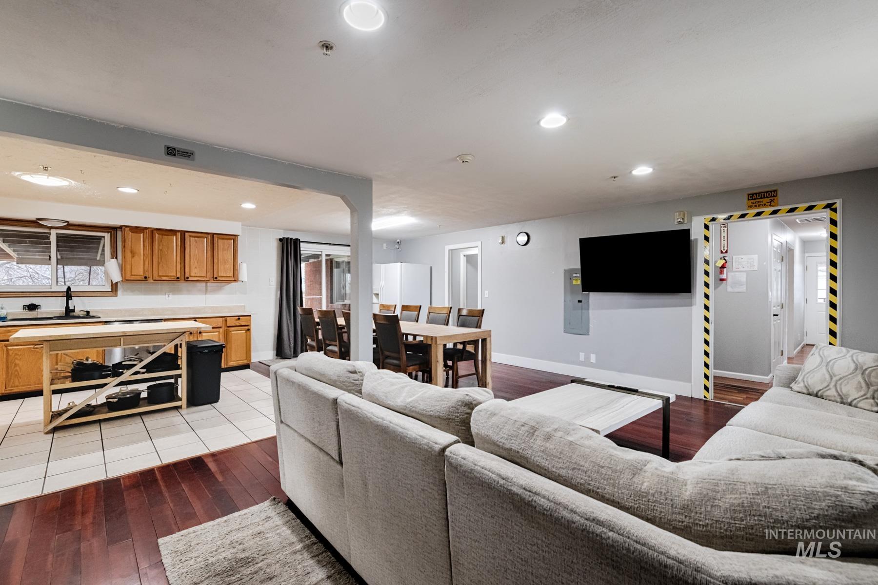 819 S Powerline Rd, Nampa, Idaho 83686, 7 Rooms, Business/Commercial For Sale, Price $650,000,MLS 98971176