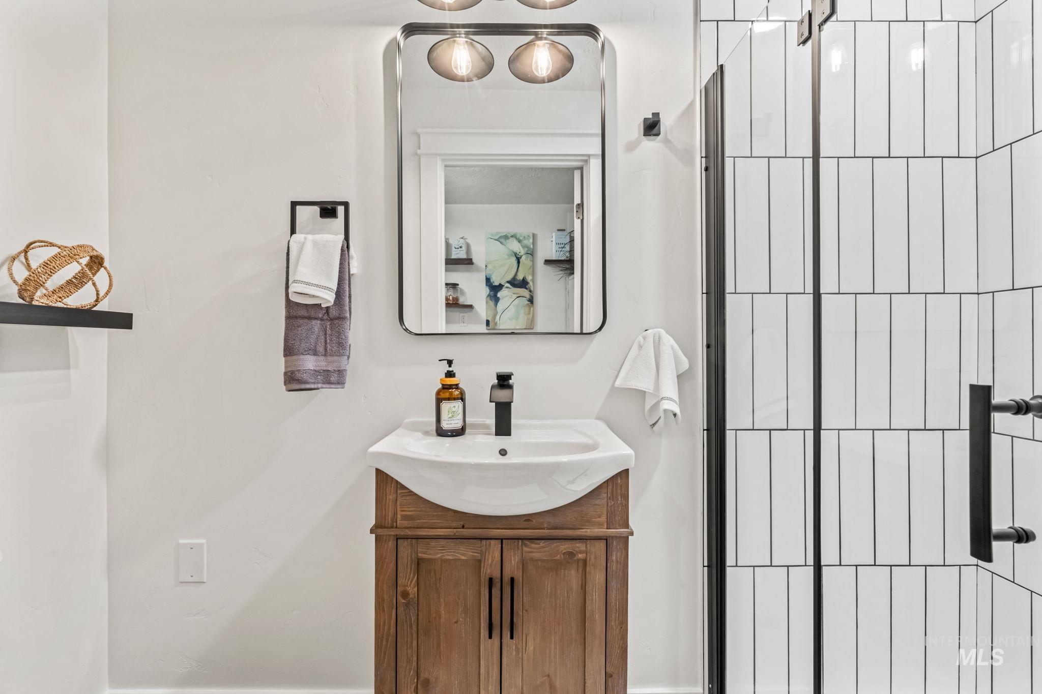 1715 S 10th Ave, Caldwell, Idaho 83605, 3 Bedrooms, 2 Bathrooms, Residential For Sale, Price $449,990, 98971177