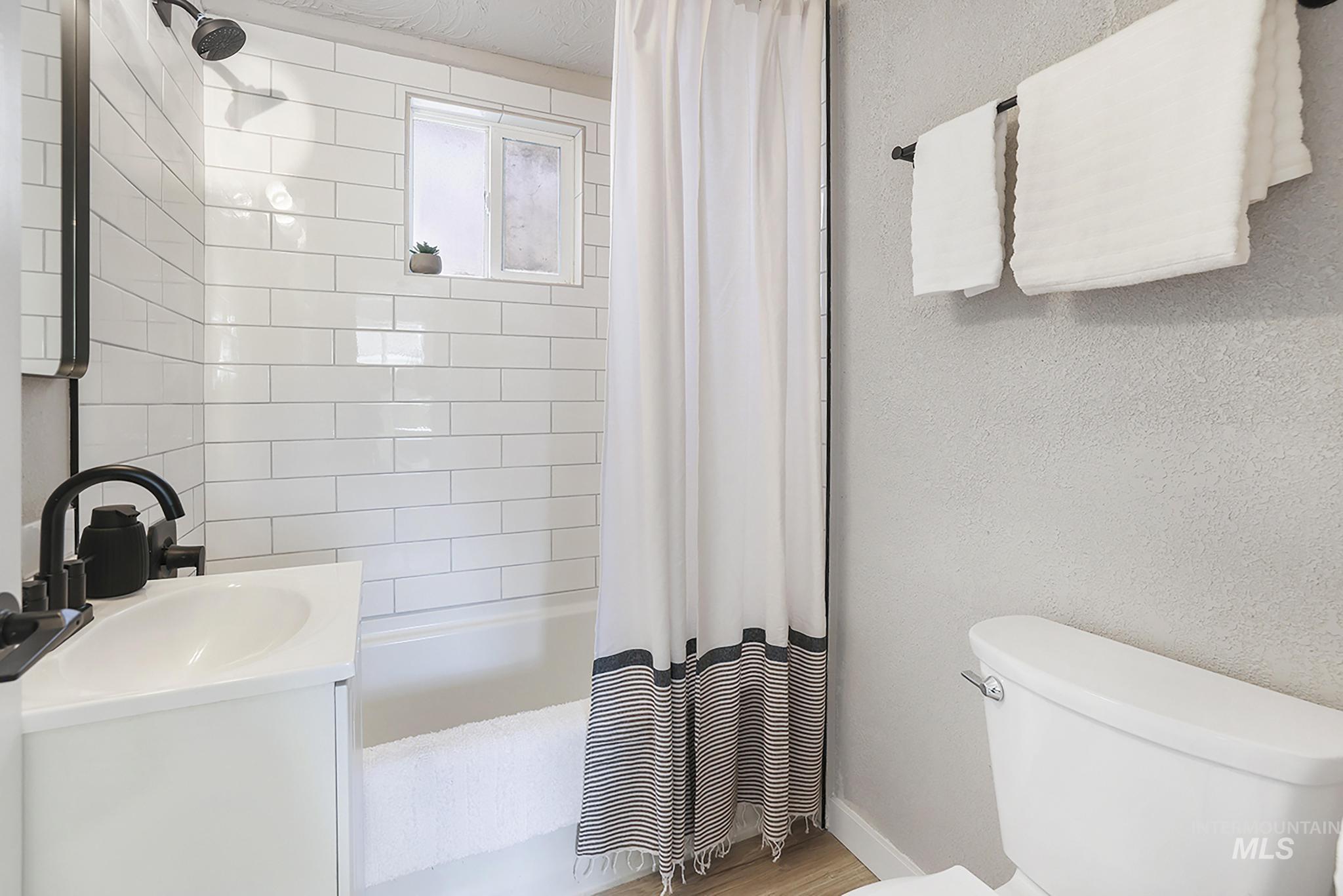 1033 Nevada St, Gooding, Idaho 83330, 3 Bedrooms, 1 Bathroom, Residential For Sale, Price $259,900,MLS 98971184