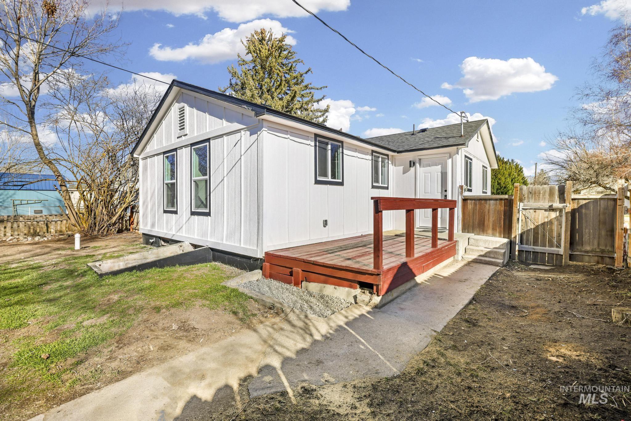 1033 Nevada St, Gooding, Idaho 83330, 3 Bedrooms, 1 Bathroom, Residential For Sale, Price $259,900,MLS 98971184