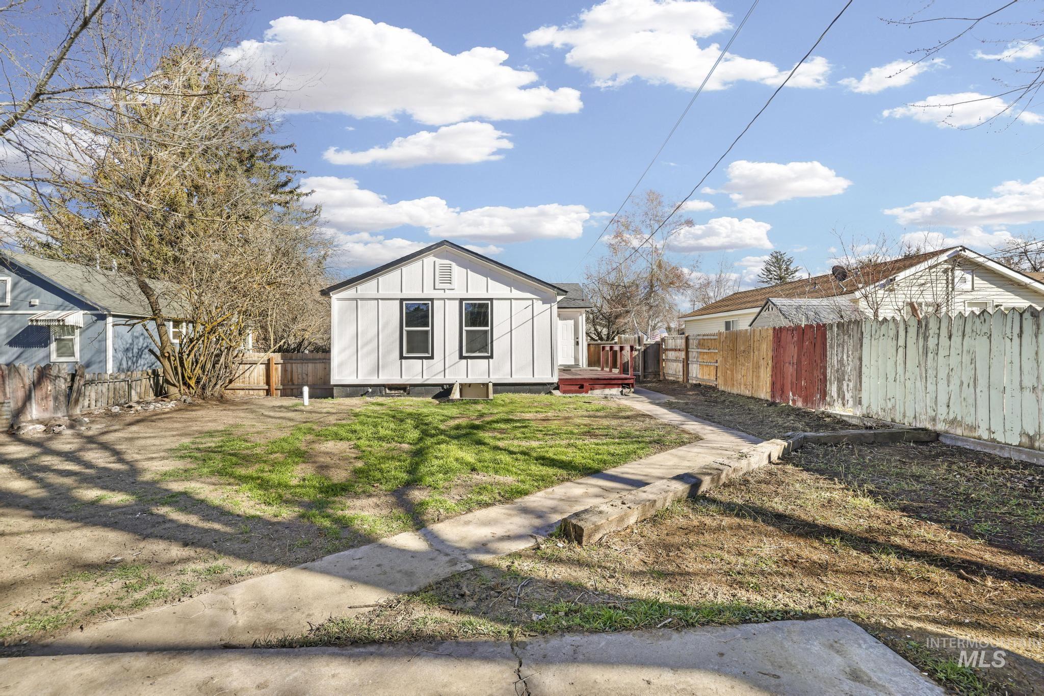 1033 Nevada St, Gooding, Idaho 83330, 3 Bedrooms, 1 Bathroom, Residential For Sale, Price $259,900,MLS 98971184