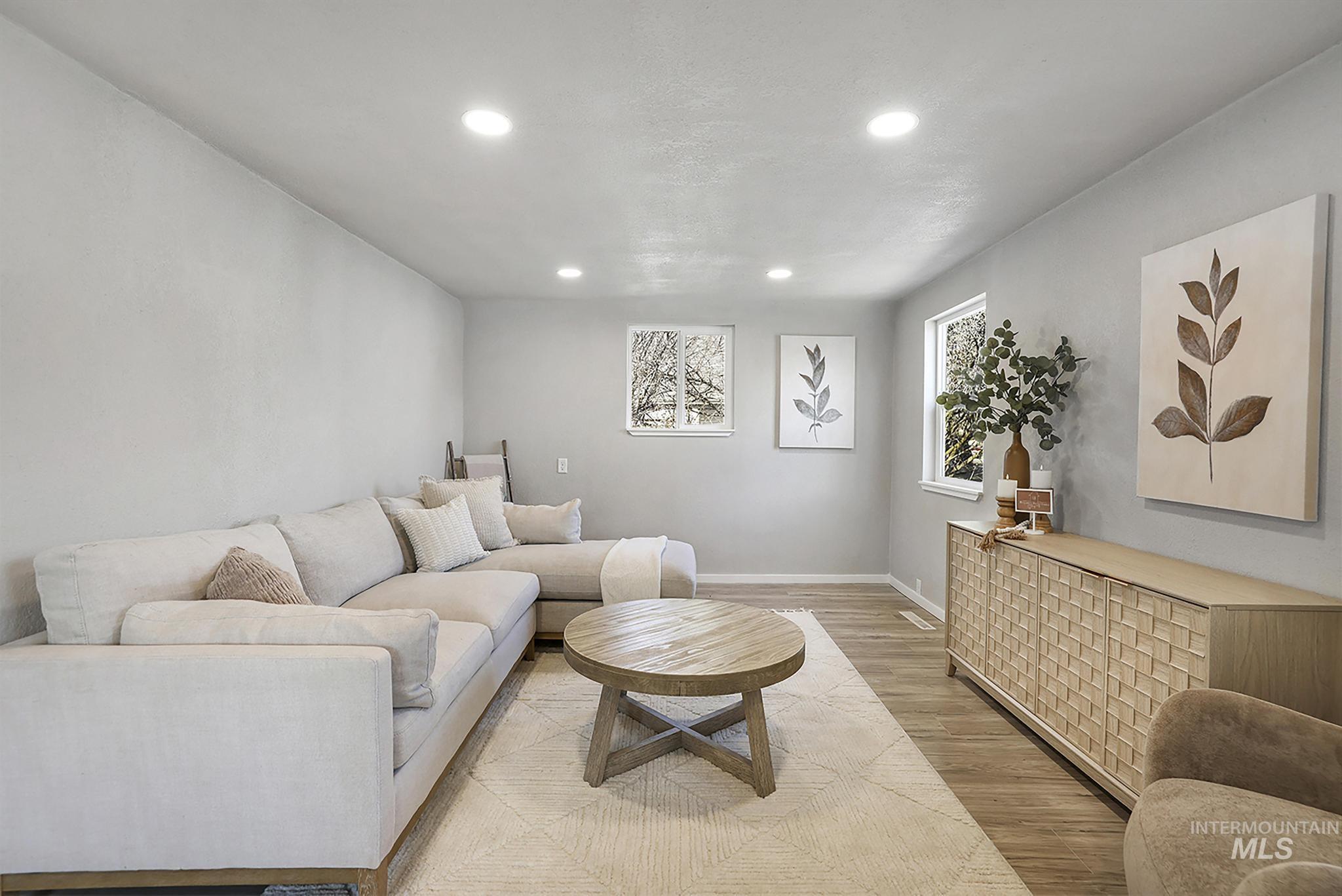 1033 Nevada St, Gooding, Idaho 83330, 3 Bedrooms, 1 Bathroom, Residential For Sale, Price $259,900,MLS 98971184