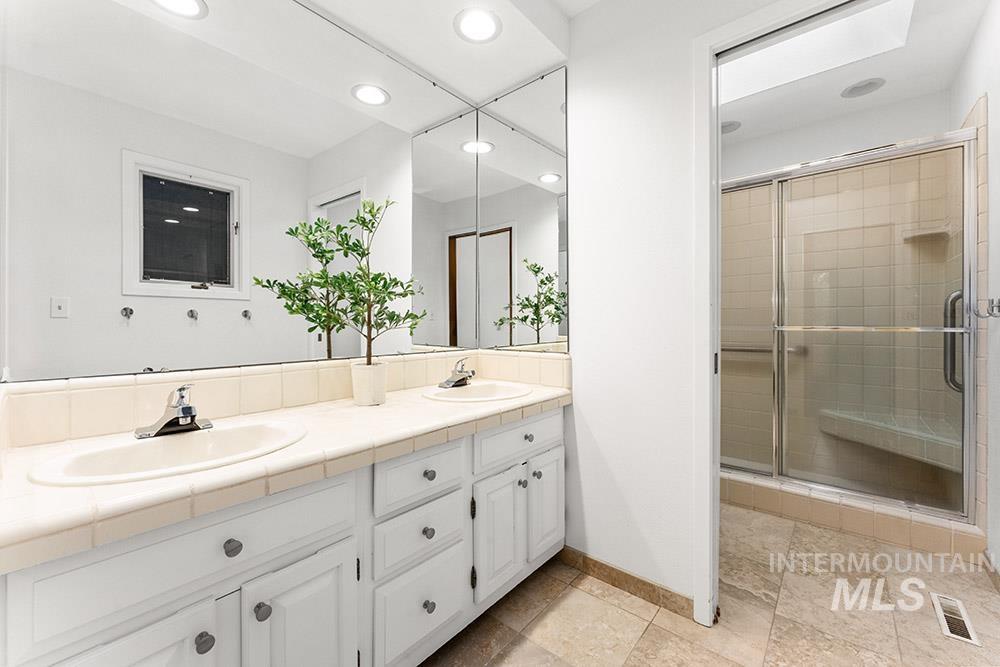 1062 E Harcourt Dr, Boise, Idaho 83702, 5 Bedrooms, 3.5 Bathrooms, Residential For Sale, Price $1,299,900, 98971186