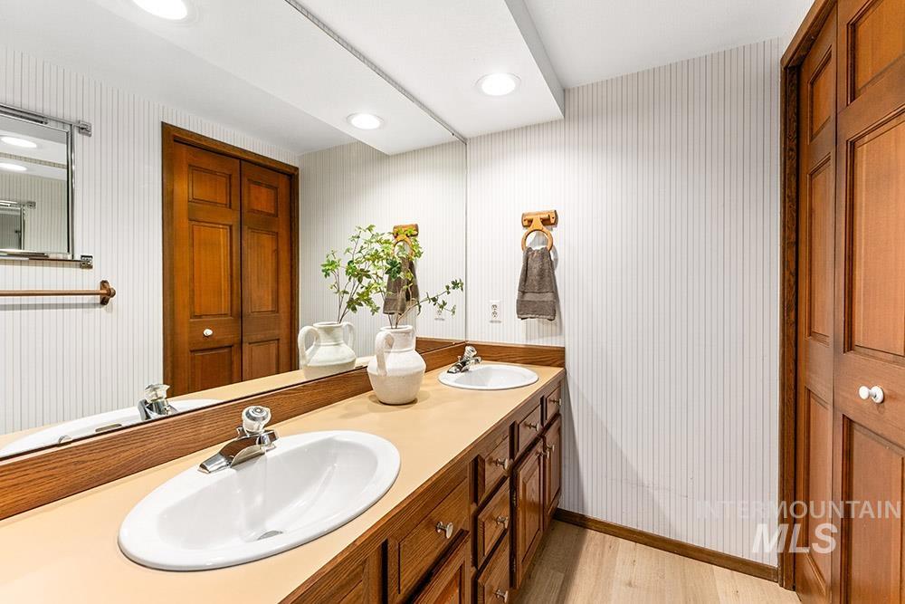 1062 E Harcourt Dr, Boise, Idaho 83702, 5 Bedrooms, 3.5 Bathrooms, Residential For Sale, Price $1,299,900, 98971186