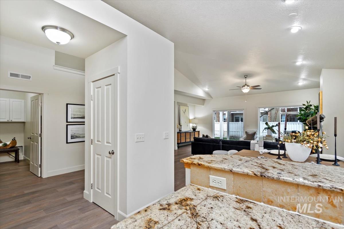 300 W Colchester, Eagle, Idaho 83616, 3 Bedrooms, 2.5 Bathrooms, Residential For Sale, Price $618,700, 98971188