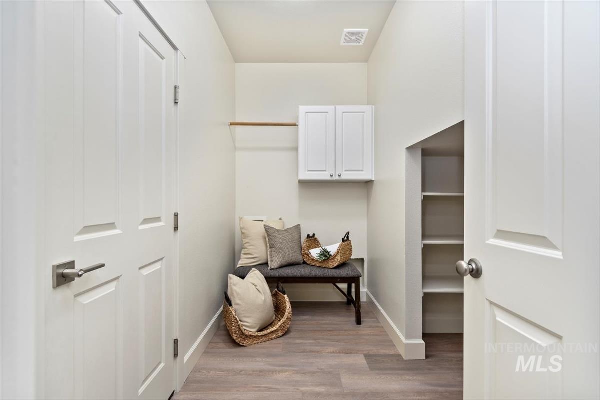 300 W Colchester, Eagle, Idaho 83616, 3 Bedrooms, 2.5 Bathrooms, Residential For Sale, Price $618,700, 98971188