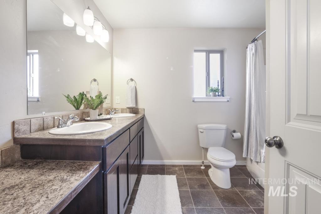 3704 E 3770 N, Kimberly, Idaho 83341, 3 Bedrooms, 2.5 Bathrooms, Residential For Sale, Price $475,000,MLS 98971192