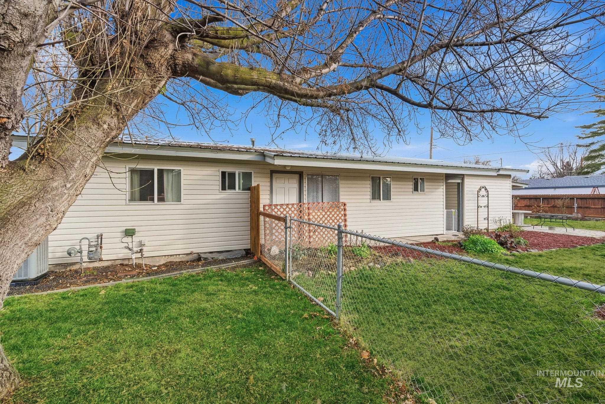 View of front of home featuring a gate