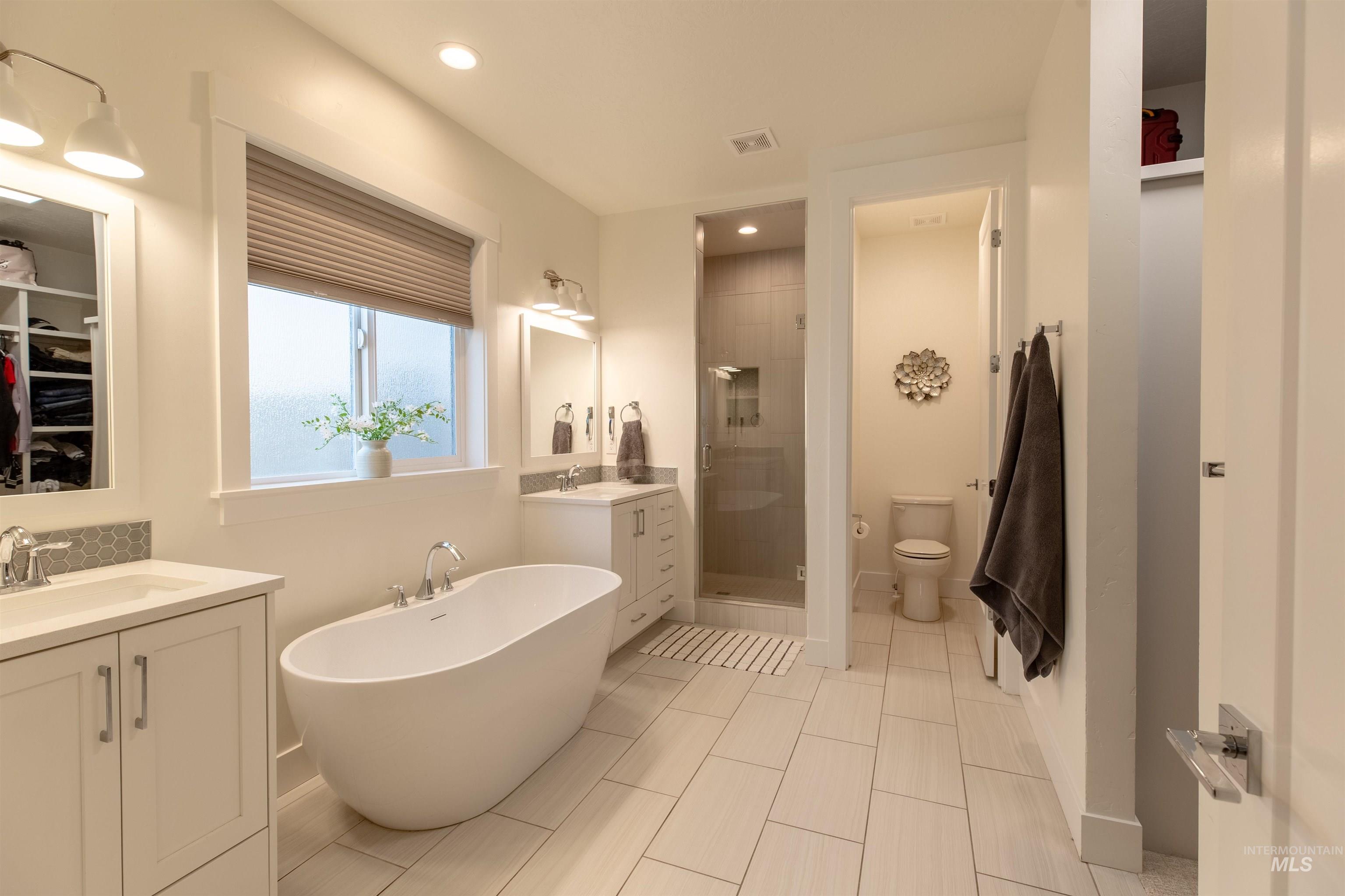 5826 S Cubola Way, Meridian, Idaho 83642, 3 Bedrooms, 2.5 Bathrooms, Residential For Sale, Price $799,900, 98971202