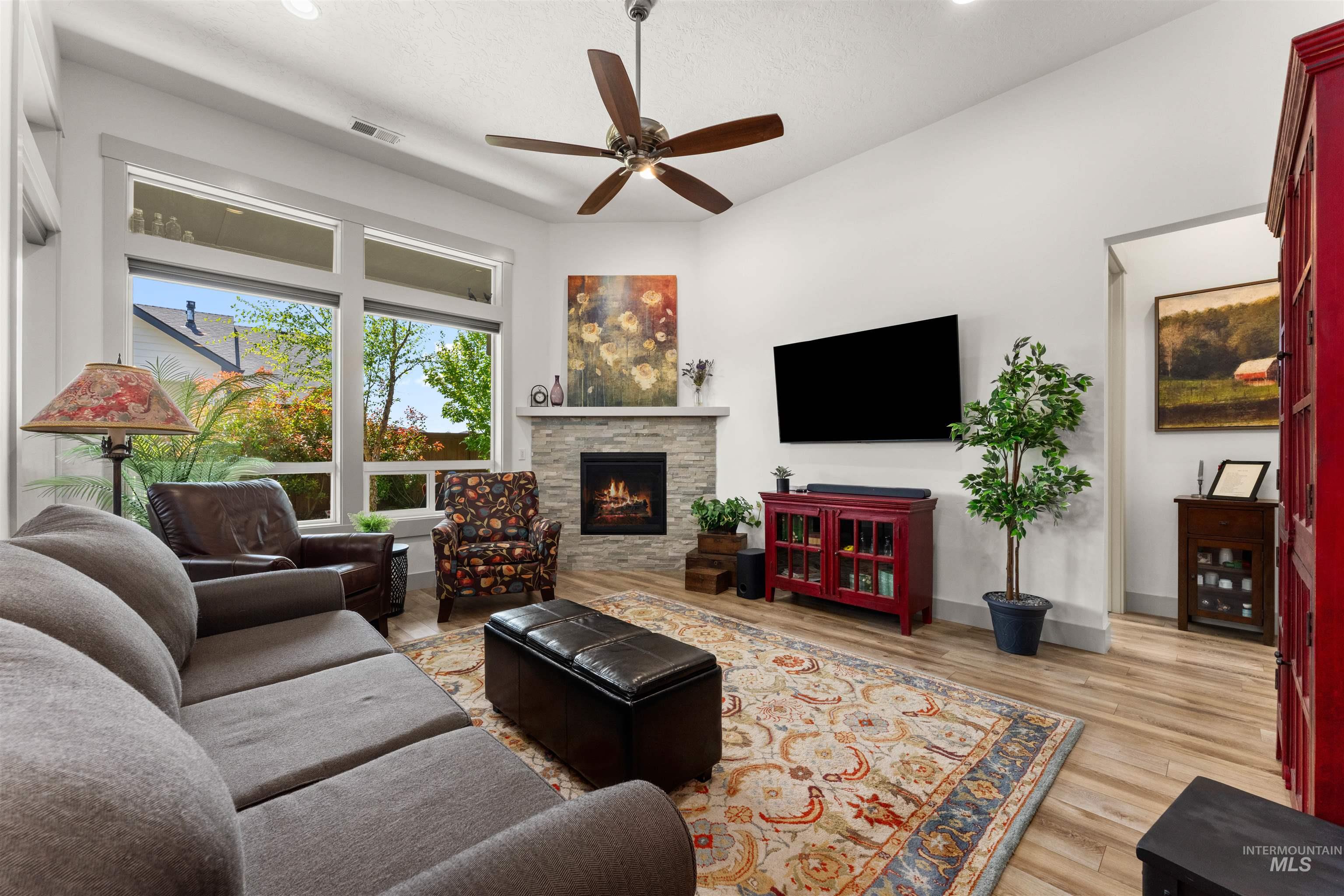 10447 W Bell Fountain Ct, Star, Idaho 83669, 3 Bedrooms, 2.5 Bathrooms, Residential For Sale, Price $684,990, 98971220