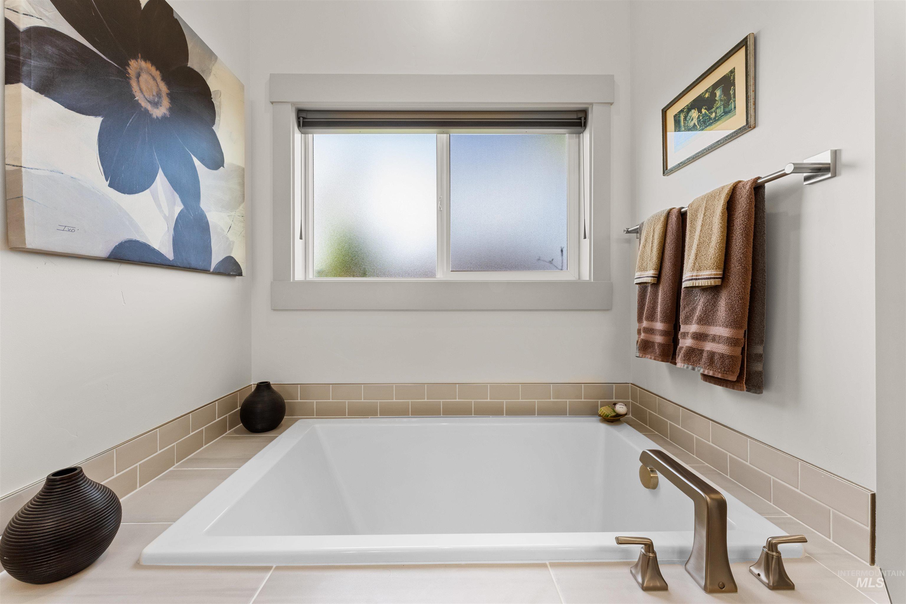 10447 W Bell Fountain Ct, Star, Idaho 83669, 3 Bedrooms, 2.5 Bathrooms, Residential For Sale, Price $684,990, 98971220