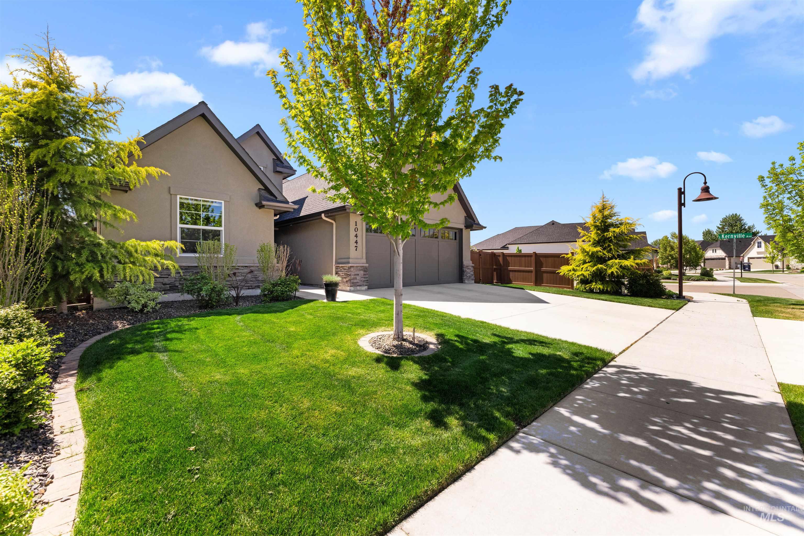 10447 W Bell Fountain Ct, Star, Idaho 83669, 3 Bedrooms, 2.5 Bathrooms, Residential For Sale, Price $684,990, 98971220