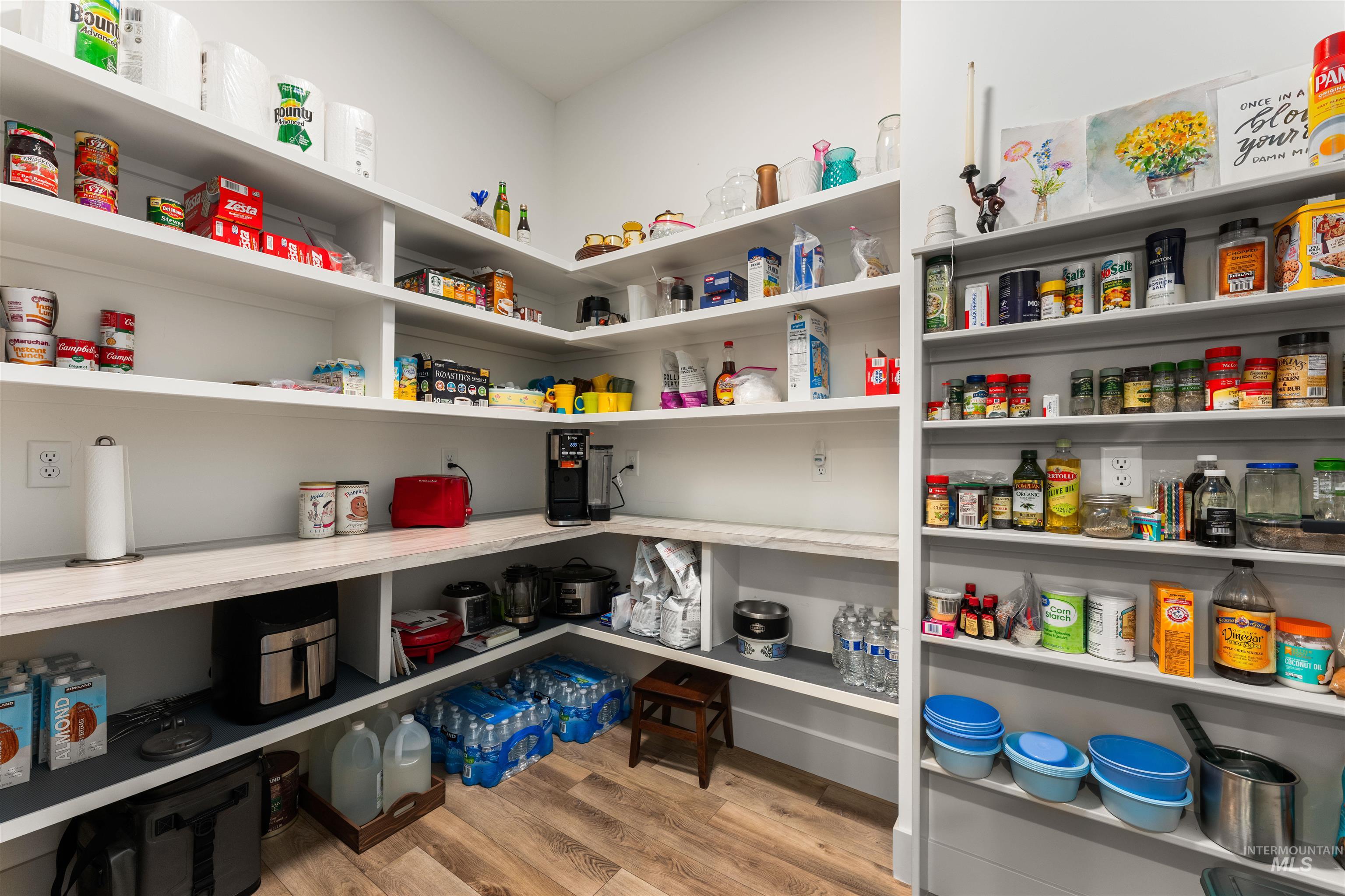 10447 W Bell Fountain Ct, Star, Idaho 83669, 3 Bedrooms, 2.5 Bathrooms, Residential For Sale, Price $684,990, 98971220