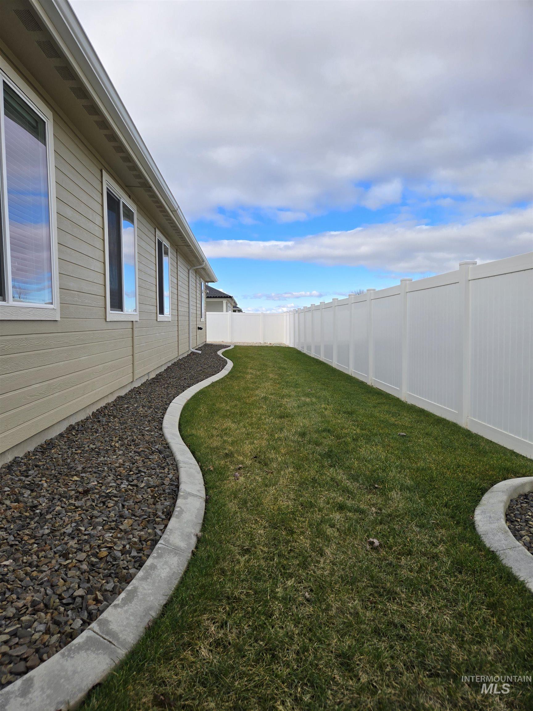 1455 Castile Dr., Fruitland, Idaho 83619, 3 Bedrooms, 2.5 Bathrooms, Residential For Sale, Price $549,000, 98971236