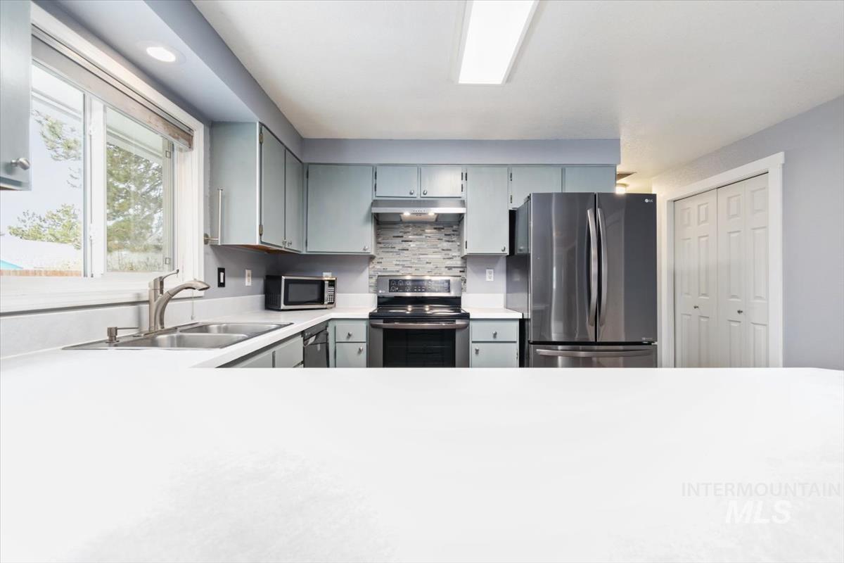 4549 S Cole Rd, Boise, Idaho 83709-5405, 3 Bedrooms, 2 Bathrooms, Residential For Sale, Price $384,900,MLS 98971241