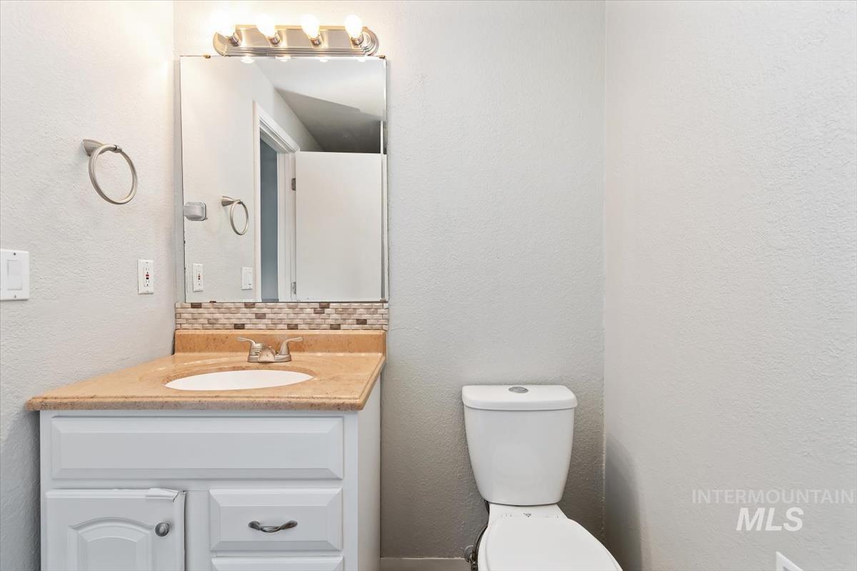 4549 S Cole Rd, Boise, Idaho 83709-5405, 3 Bedrooms, 2 Bathrooms, Residential For Sale, Price $384,900,MLS 98971241