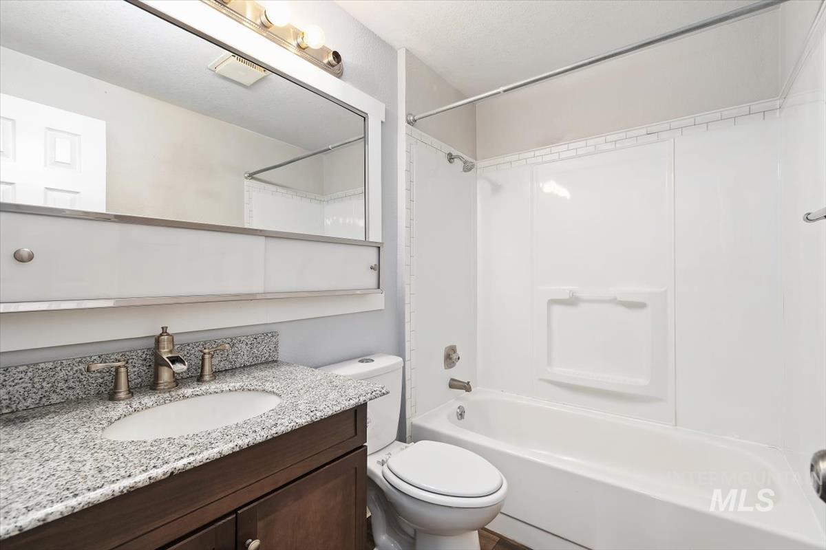 4549 S Cole Rd, Boise, Idaho 83709-5405, 3 Bedrooms, 2 Bathrooms, Residential For Sale, Price $384,900,MLS 98971241