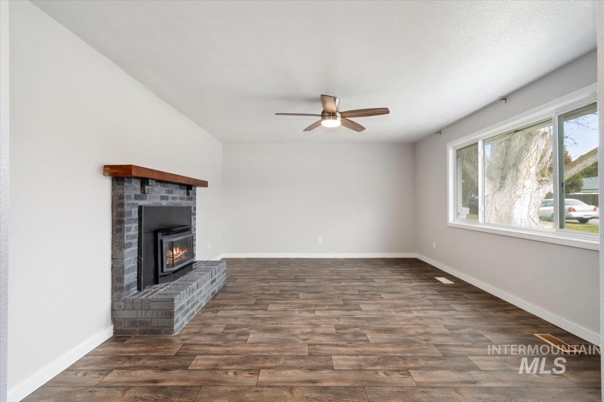 4549 S Cole Rd, Boise, Idaho 83709-5405, 3 Bedrooms, 2 Bathrooms, Residential For Sale, Price $384,900,MLS 98971241