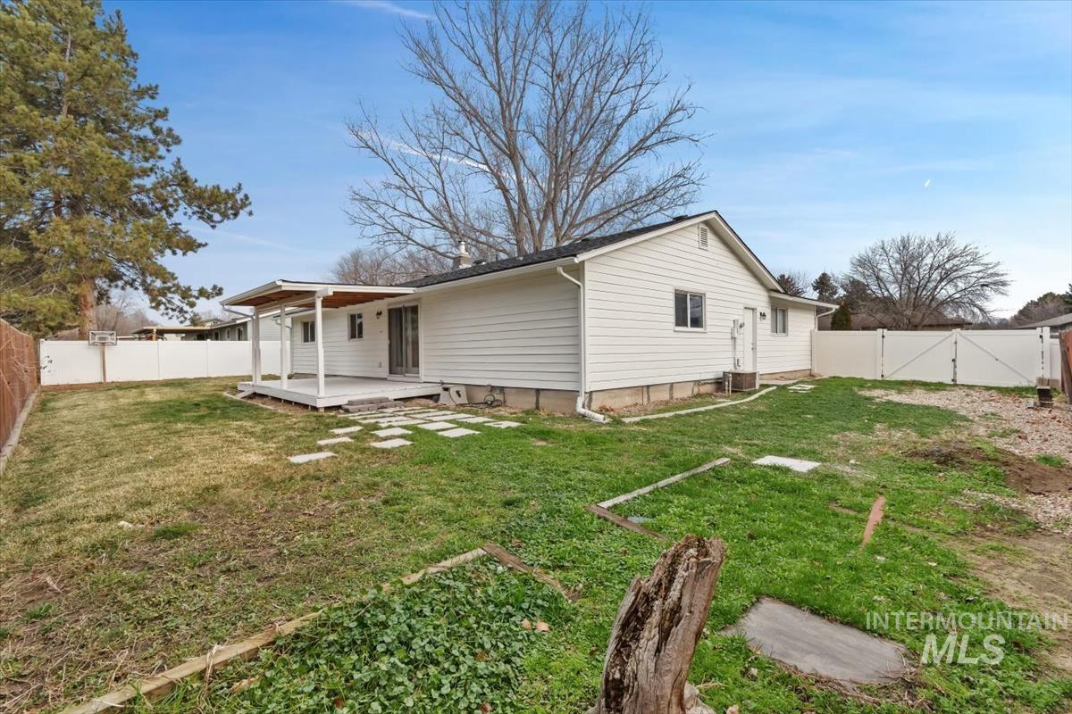 4549 S Cole Rd, Boise, Idaho 83709-5405, 3 Bedrooms, 2 Bathrooms, Residential For Sale, Price $384,900,MLS 98971241