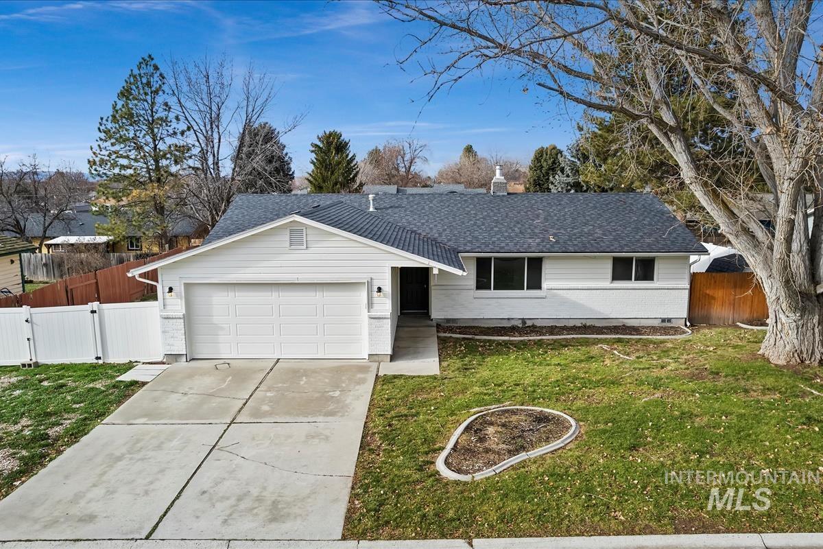 4549 S Cole Rd, Boise, Idaho 83709-5405, 3 Bedrooms, 2 Bathrooms, Residential For Sale, Price $384,900,MLS 98971241