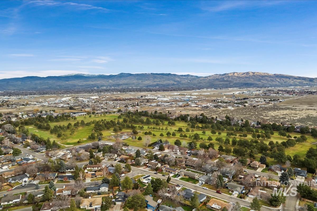 4549 S Cole Rd, Boise, Idaho 83709-5405, 3 Bedrooms, 2 Bathrooms, Residential For Sale, Price $384,900,MLS 98971241