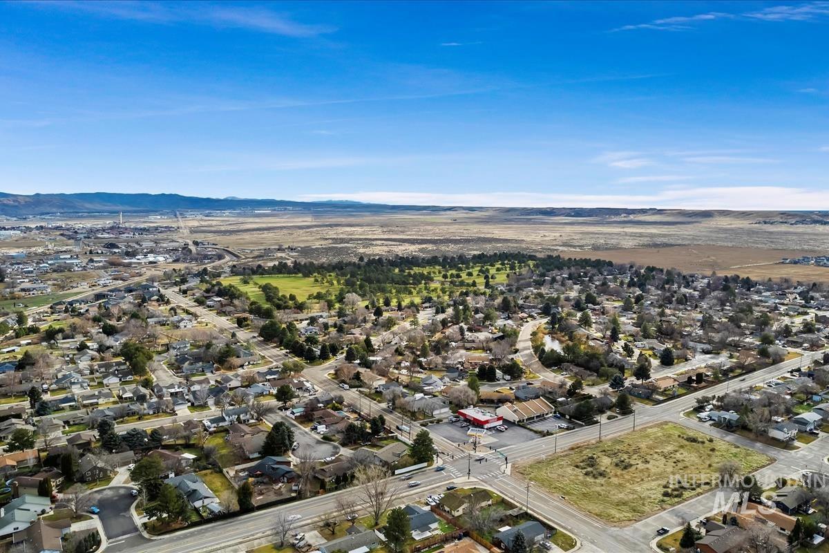 4549 S Cole Rd, Boise, Idaho 83709-5405, 3 Bedrooms, 2 Bathrooms, Residential For Sale, Price $384,900,MLS 98971241