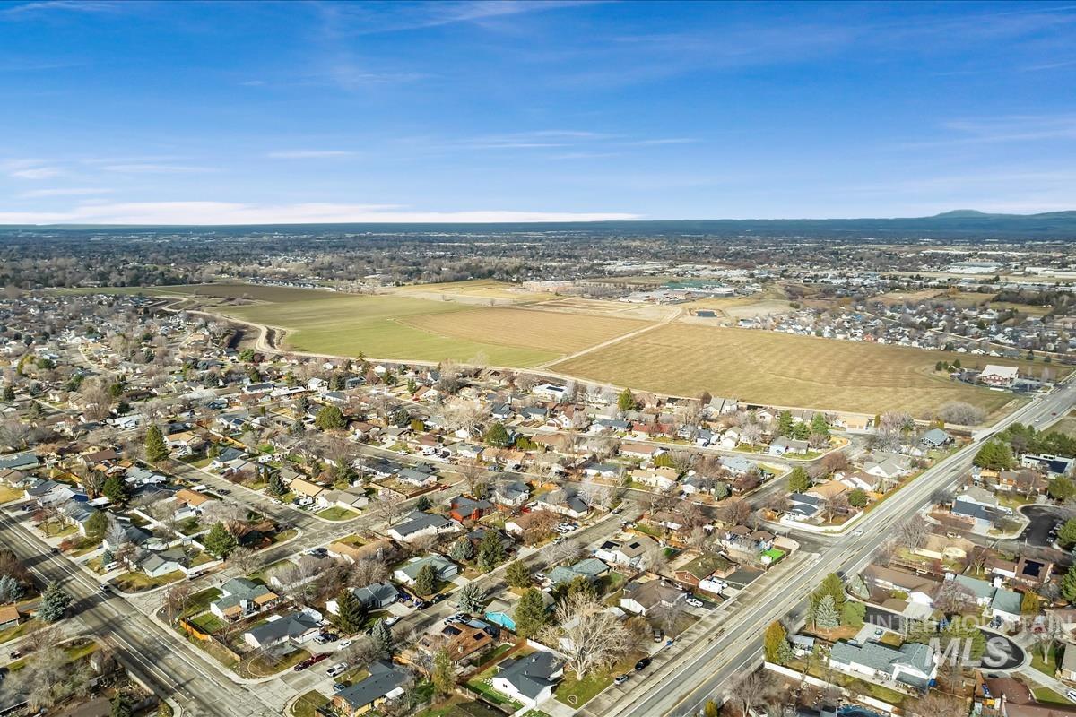 4549 S Cole Rd, Boise, Idaho 83709-5405, 3 Bedrooms, 2 Bathrooms, Residential For Sale, Price $384,900,MLS 98971241