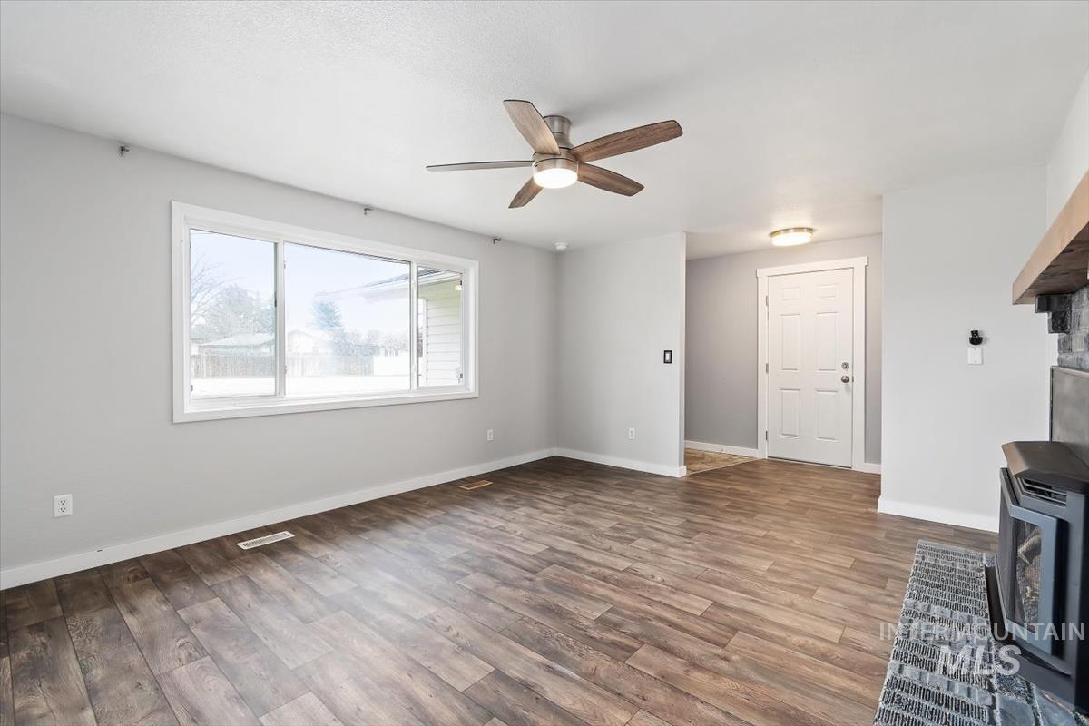 4549 S Cole Rd, Boise, Idaho 83709-5405, 3 Bedrooms, 2 Bathrooms, Residential For Sale, Price $384,900,MLS 98971241