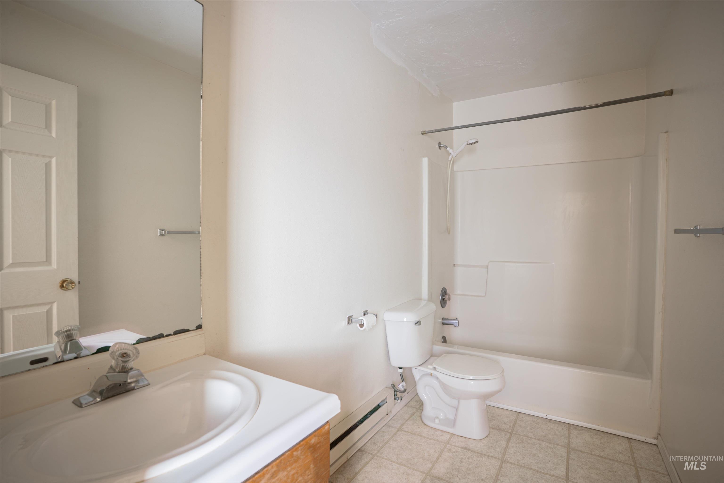 950 Sparks Street, Twin Falls, Idaho 83301, 2 Bedrooms, 1 Bathroom, Residential Income For Sale, Price $625,000,MLS 98971244