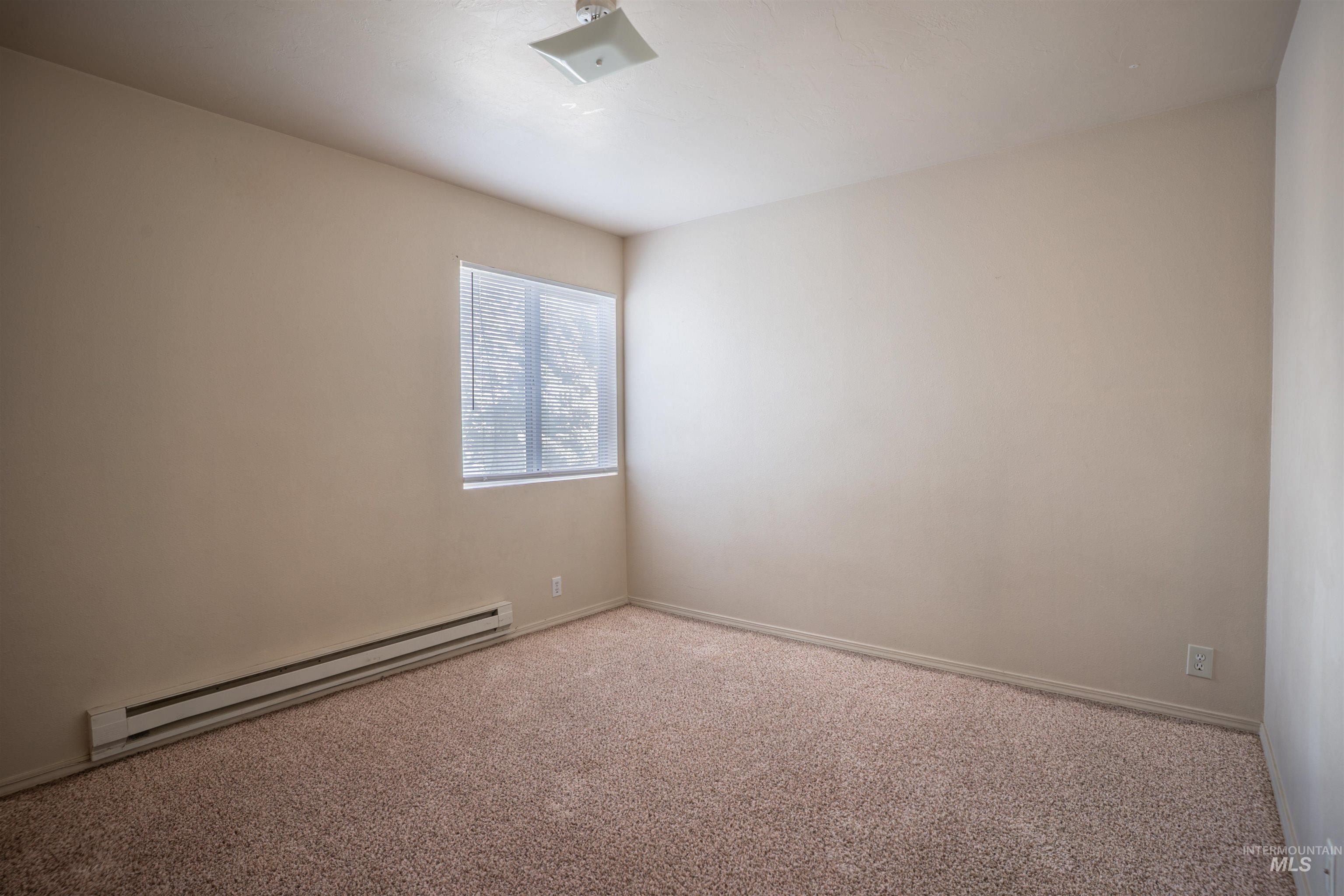 950 Sparks Street, Twin Falls, Idaho 83301, 2 Bedrooms, 1 Bathroom, Residential Income For Sale, Price $625,000,MLS 98971244