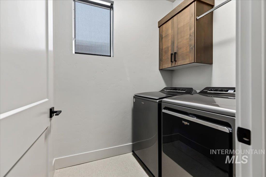 3212 S Barnside Way, Boise, Idaho 83716, 3 Bedrooms, 2.5 Bathrooms, Residential For Sale, Price $695,000,MLS 98971245