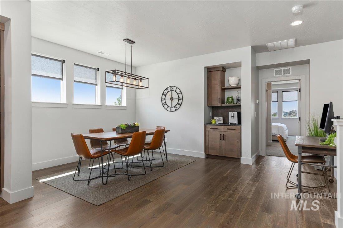 3212 S Barnside Way, Boise, Idaho 83716, 3 Bedrooms, 2.5 Bathrooms, Residential For Sale, Price $695,000,MLS 98971245