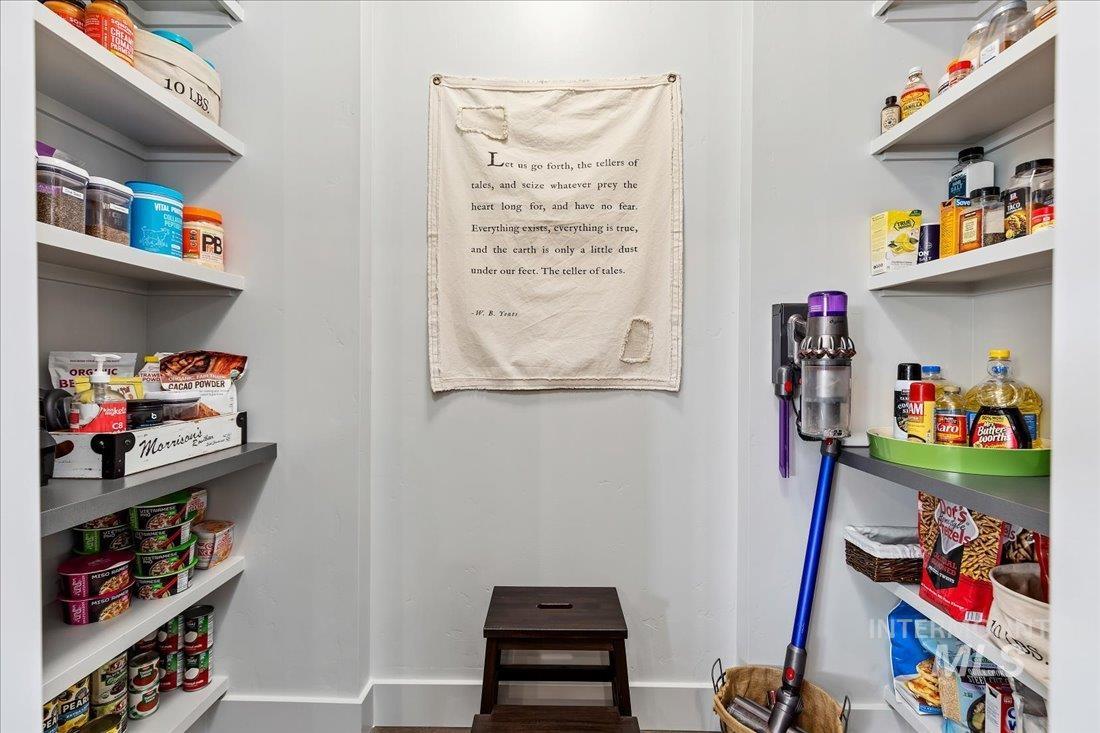 3212 S Barnside Way, Boise, Idaho 83716, 3 Bedrooms, 2.5 Bathrooms, Residential For Sale, Price $695,000,MLS 98971245