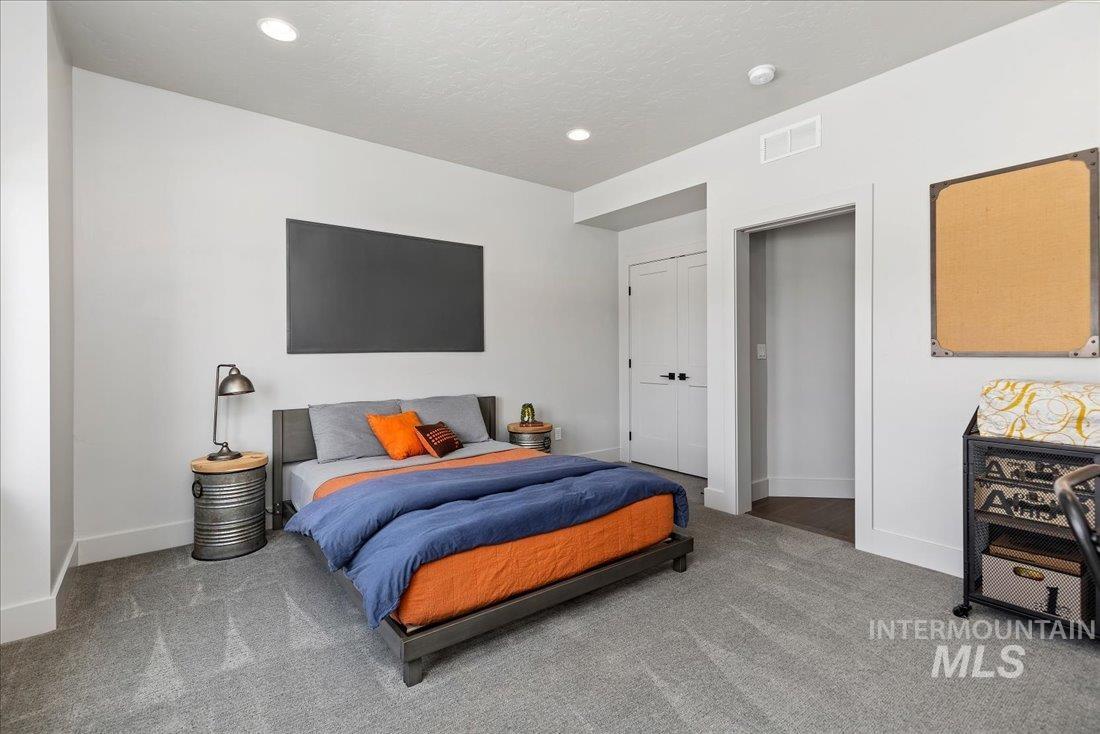 3212 S Barnside Way, Boise, Idaho 83716, 3 Bedrooms, 2.5 Bathrooms, Residential For Sale, Price $695,000,MLS 98971245