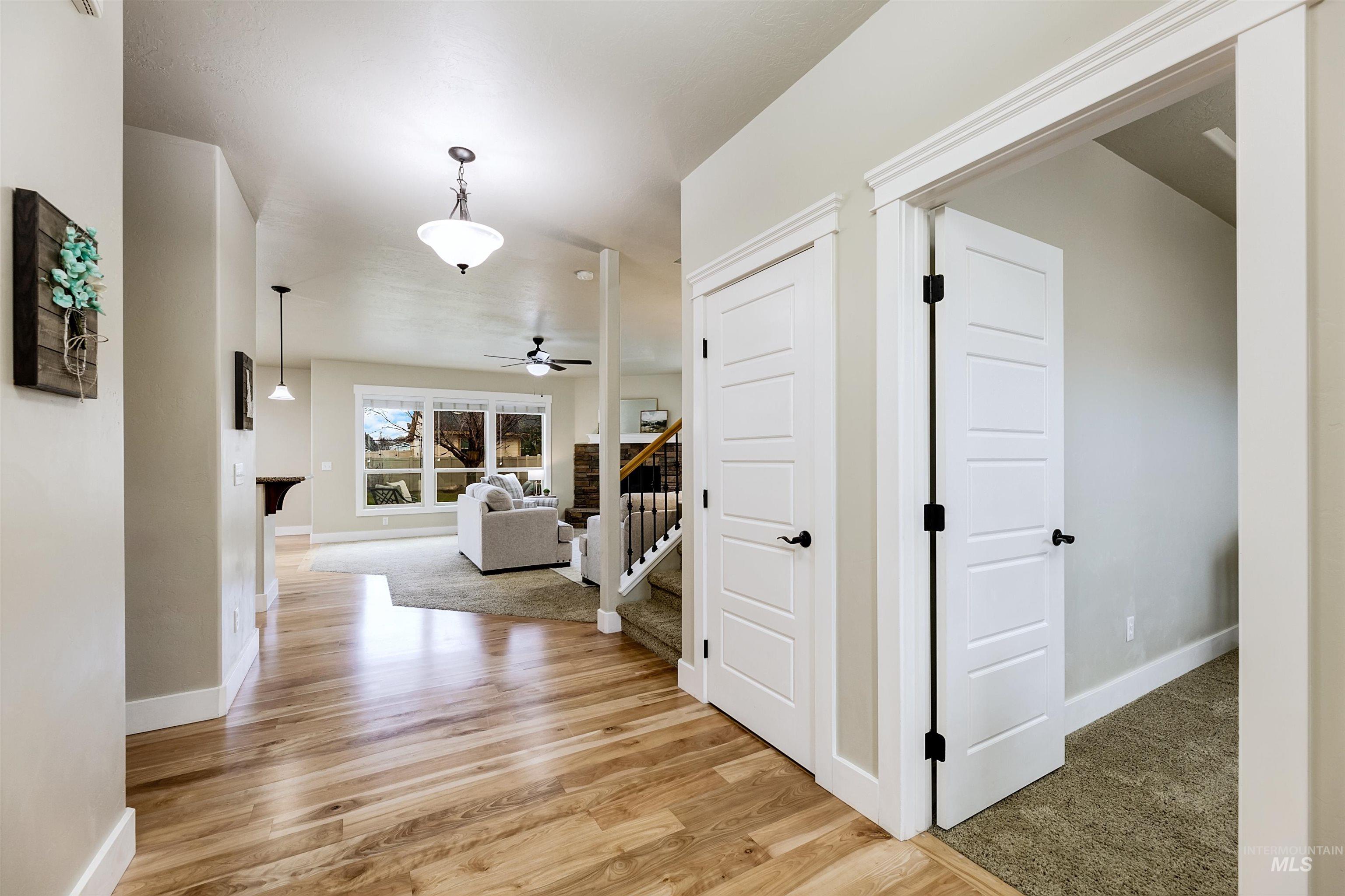 5402 N Sun Shimmer Ave., Meridian, Idaho 83646, 4 Bedrooms, 2.5 Bathrooms, Residential For Sale, Price $589,900,MLS 98971247