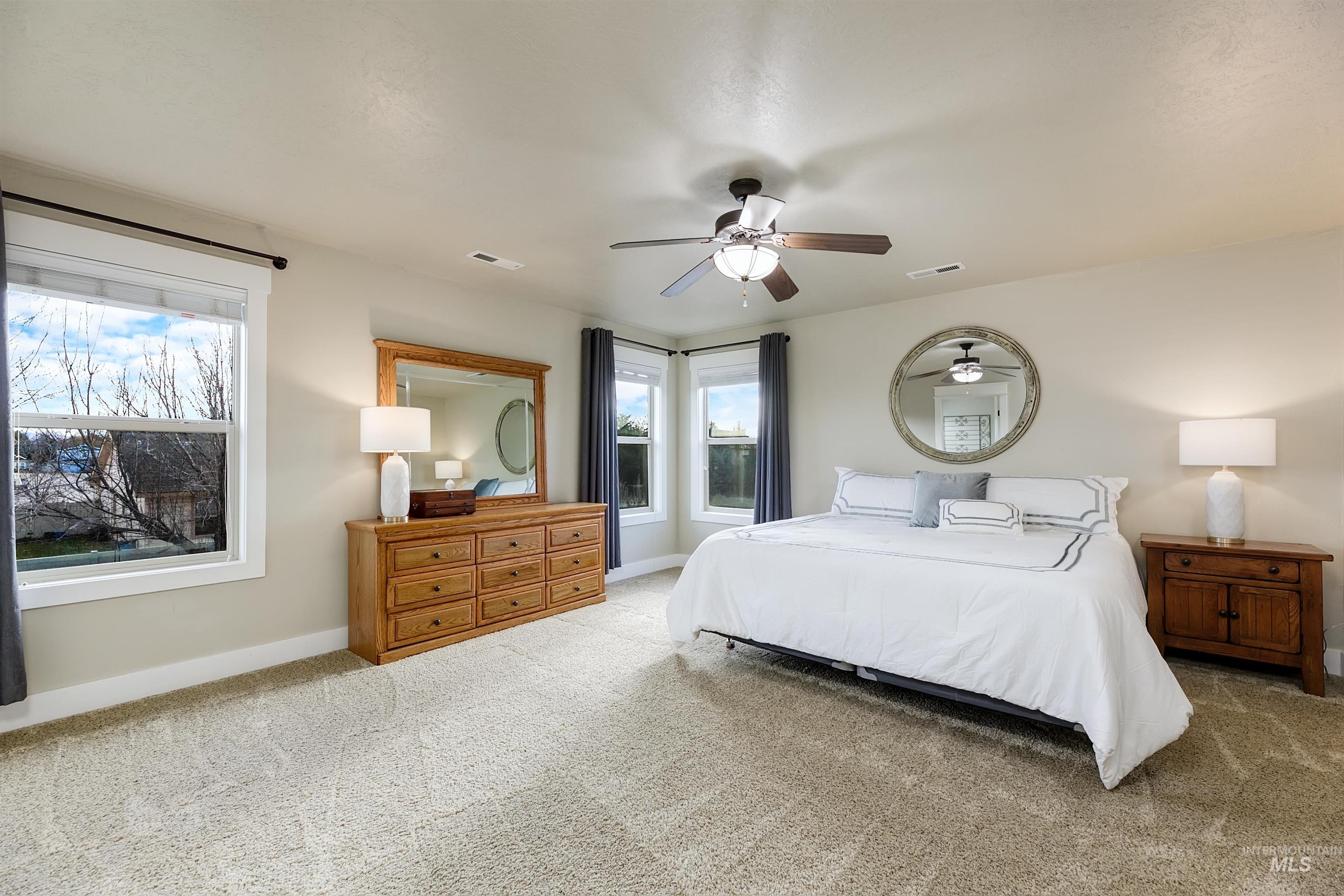 5402 N Sun Shimmer Ave., Meridian, Idaho 83646, 4 Bedrooms, 2.5 Bathrooms, Residential For Sale, Price $589,900,MLS 98971247