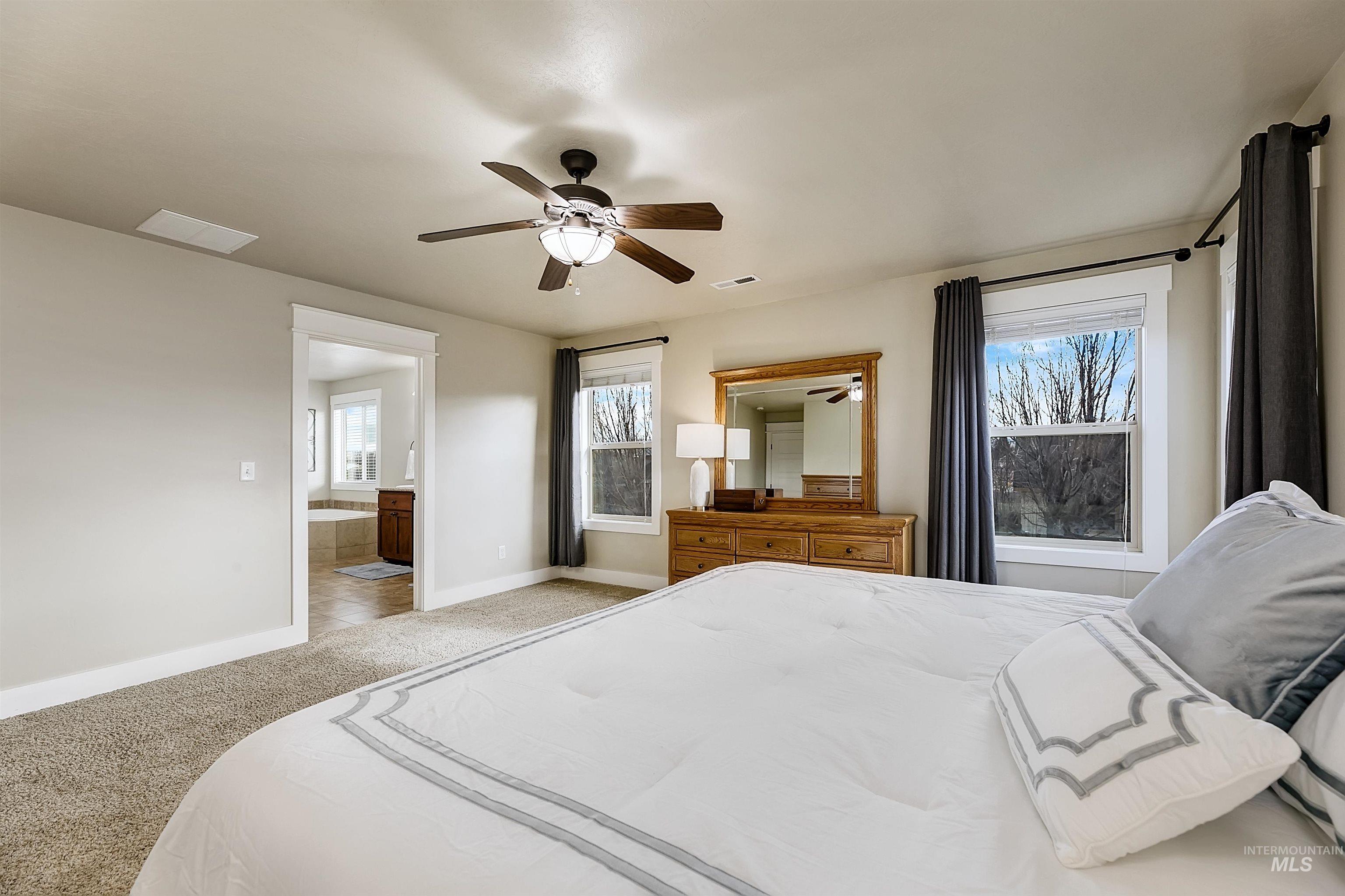 5402 N Sun Shimmer Ave., Meridian, Idaho 83646, 4 Bedrooms, 2.5 Bathrooms, Residential For Sale, Price $589,900,MLS 98971247