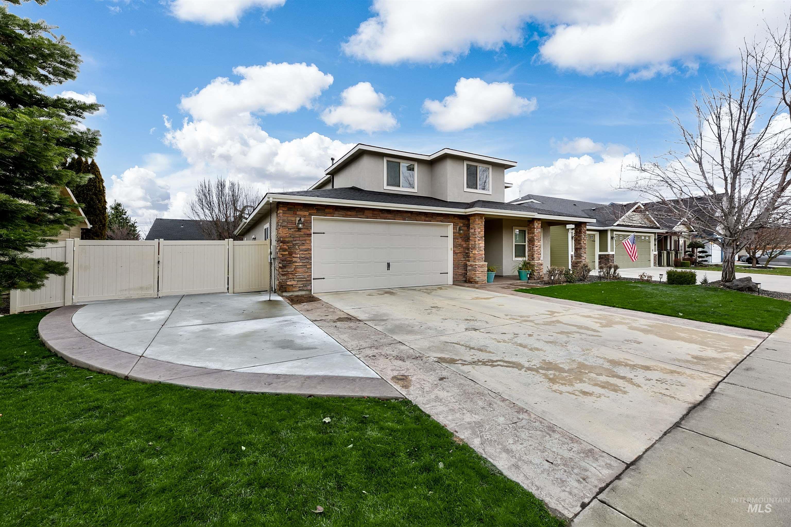 5402 N Sun Shimmer Ave., Meridian, Idaho 83646, 4 Bedrooms, 2.5 Bathrooms, Residential For Sale, Price $589,900,MLS 98971247