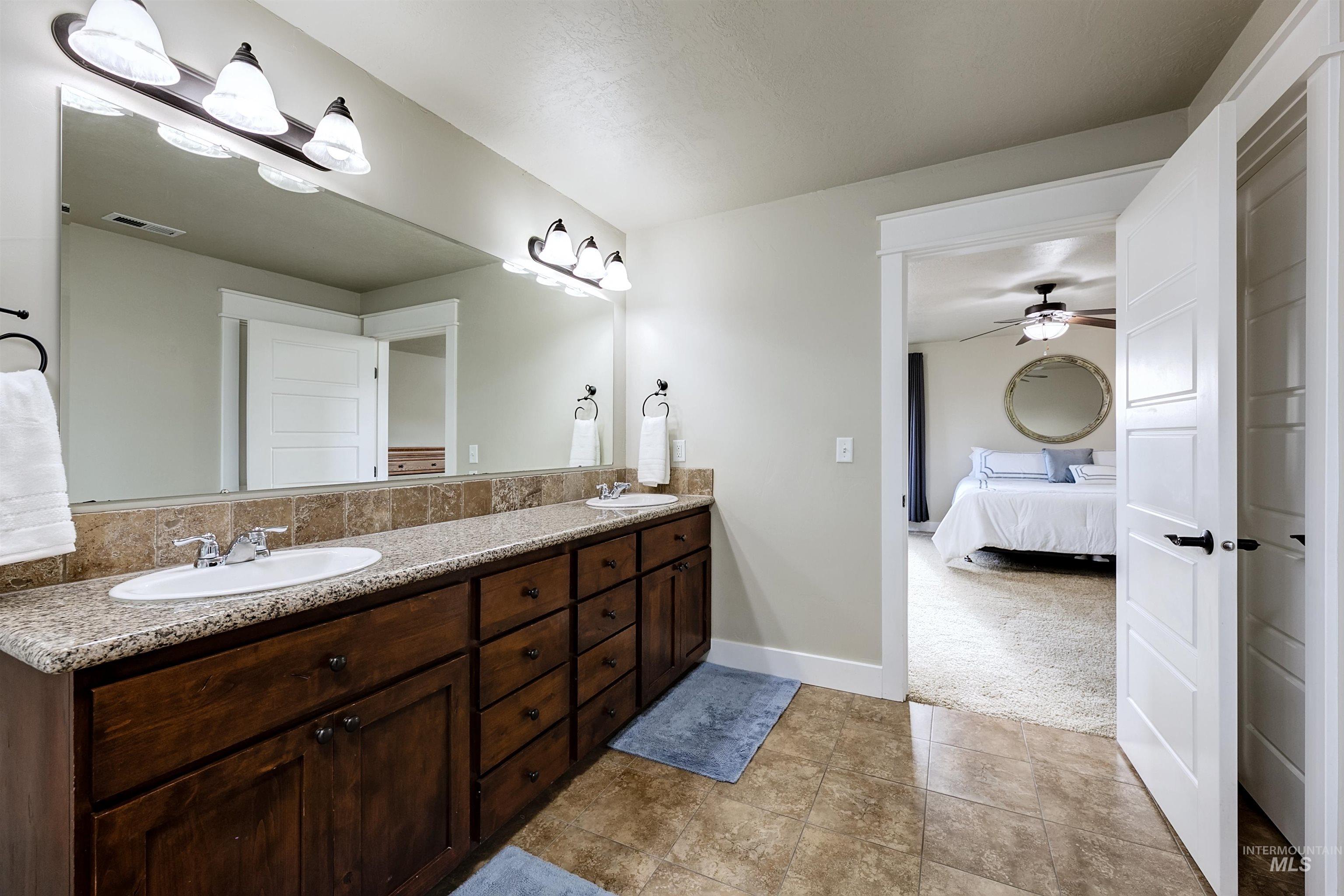 5402 N Sun Shimmer Ave., Meridian, Idaho 83646, 4 Bedrooms, 2.5 Bathrooms, Residential For Sale, Price $589,900,MLS 98971247