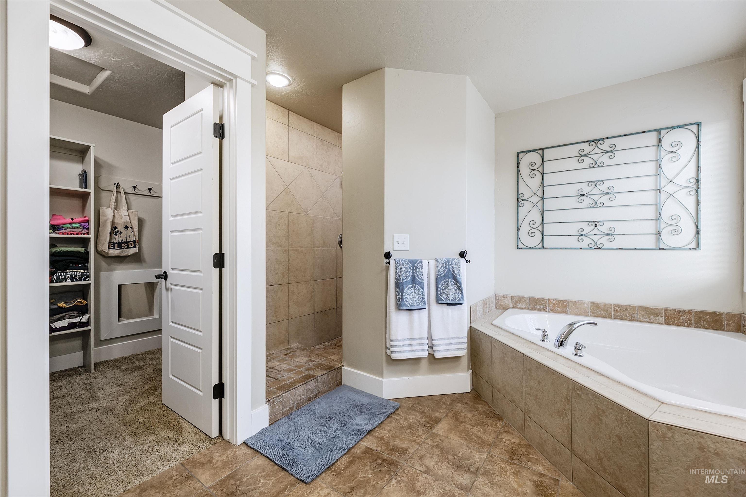 5402 N Sun Shimmer Ave., Meridian, Idaho 83646, 4 Bedrooms, 2.5 Bathrooms, Residential For Sale, Price $589,900,MLS 98971247