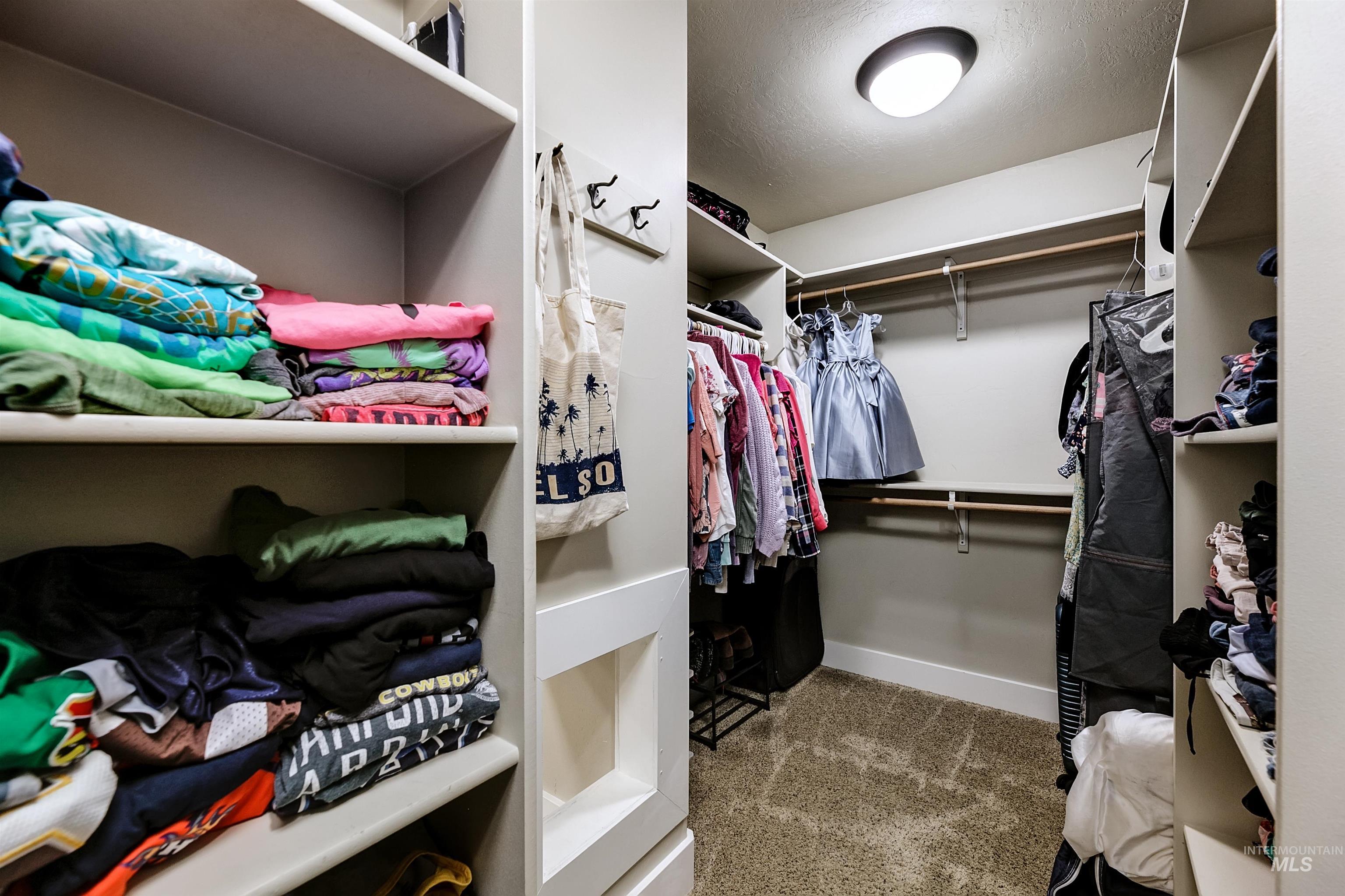 5402 N Sun Shimmer Ave., Meridian, Idaho 83646, 4 Bedrooms, 2.5 Bathrooms, Residential For Sale, Price $589,900,MLS 98971247