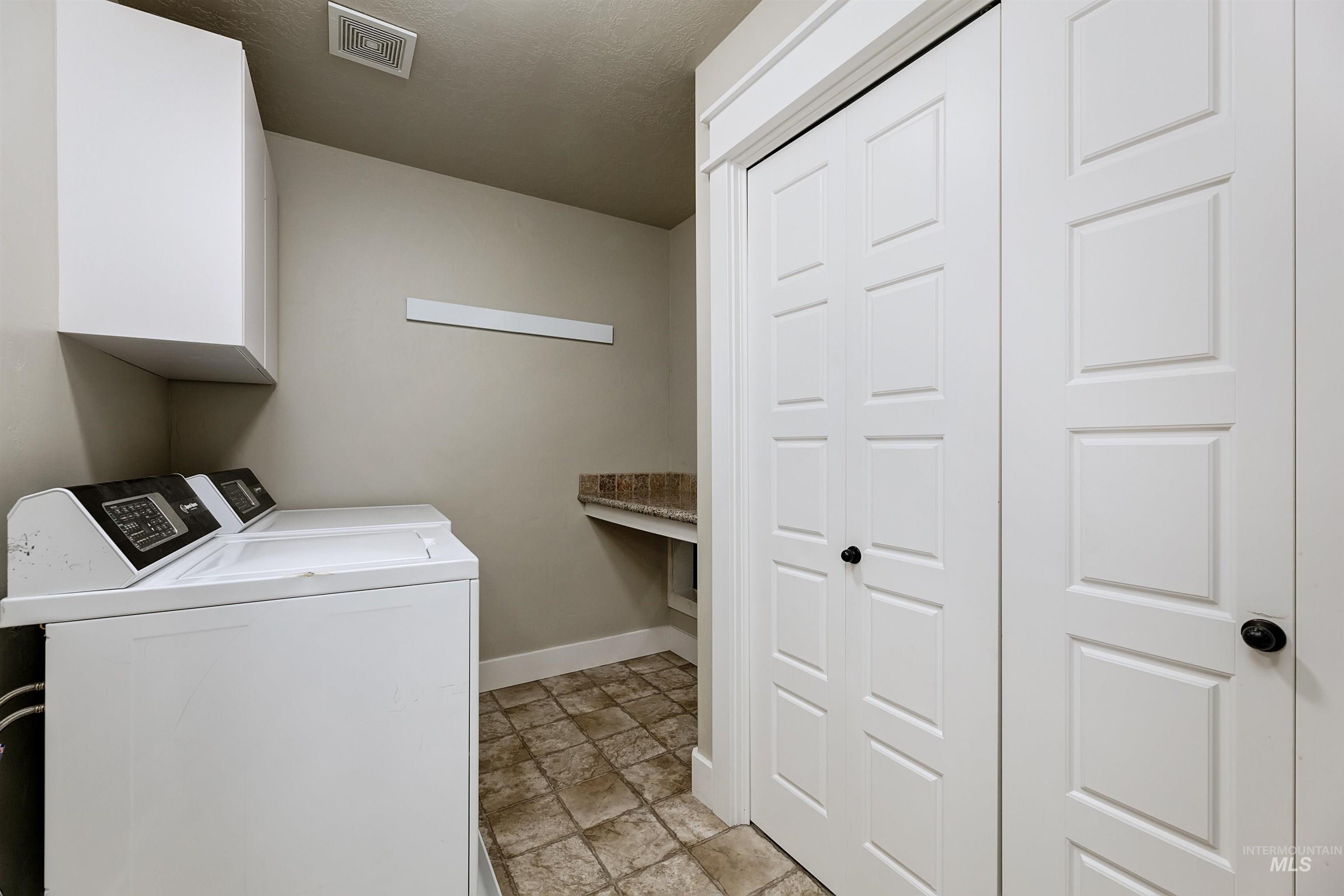 5402 N Sun Shimmer Ave., Meridian, Idaho 83646, 4 Bedrooms, 2.5 Bathrooms, Residential For Sale, Price $589,900,MLS 98971247